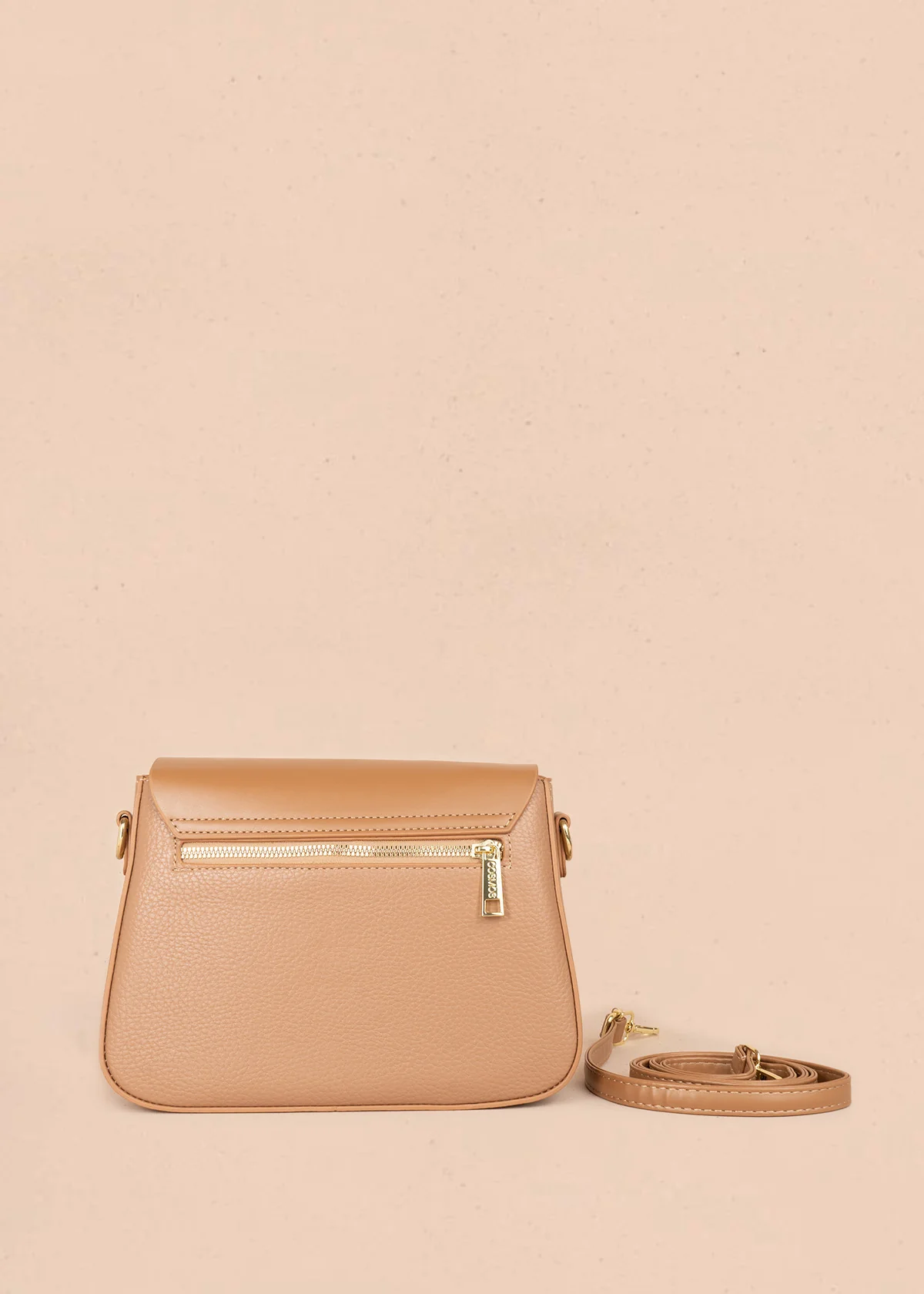 Bolso manos libres color miel con solapa lisa y pañoleta decorativa 106345 - Image 7