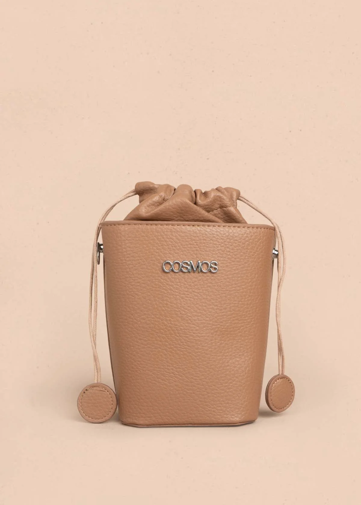 Bolso manos libres color moca con cierre cordón 106328