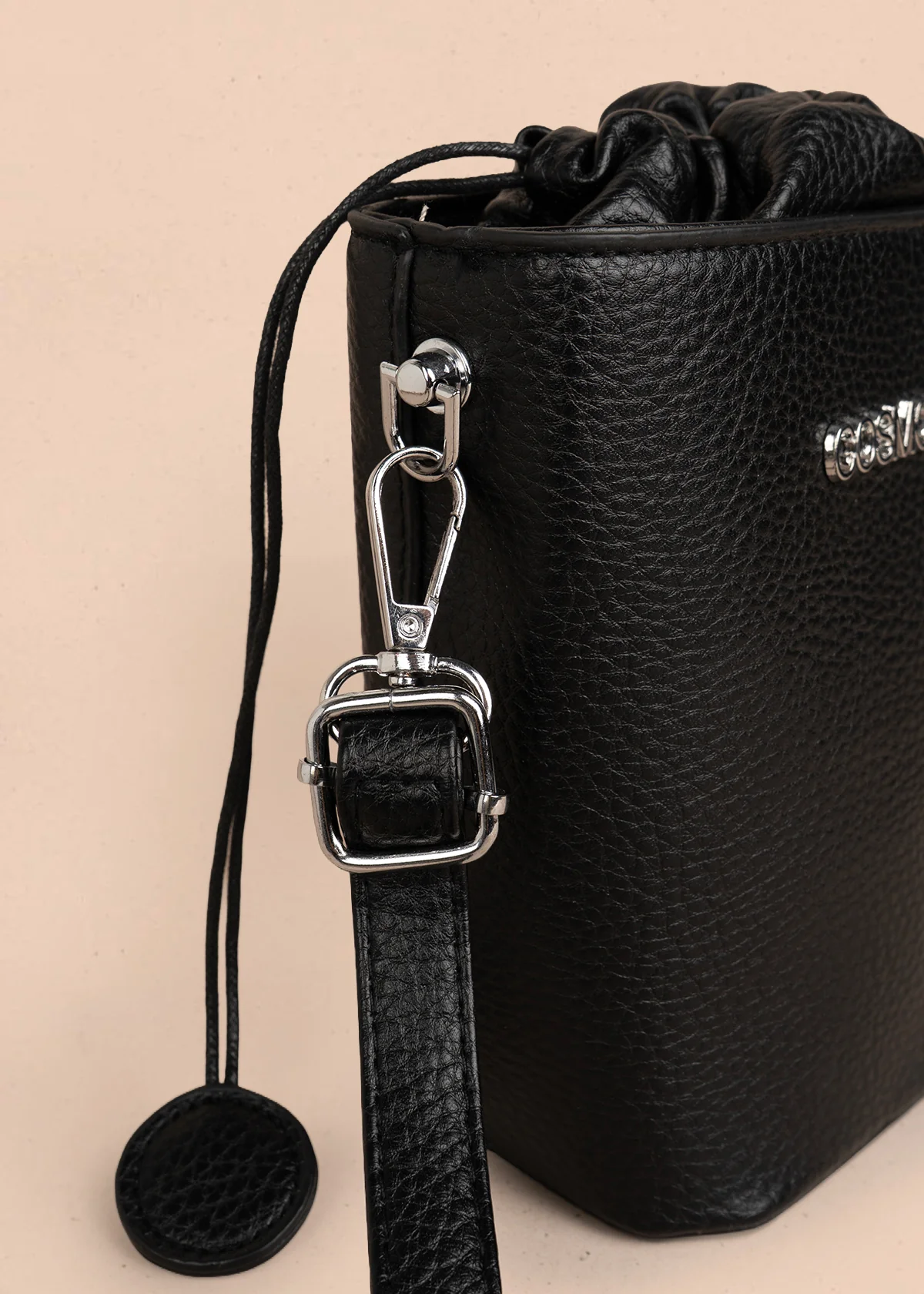 Bolso manos libres color negro con cierre cordón 106328 - Image 2