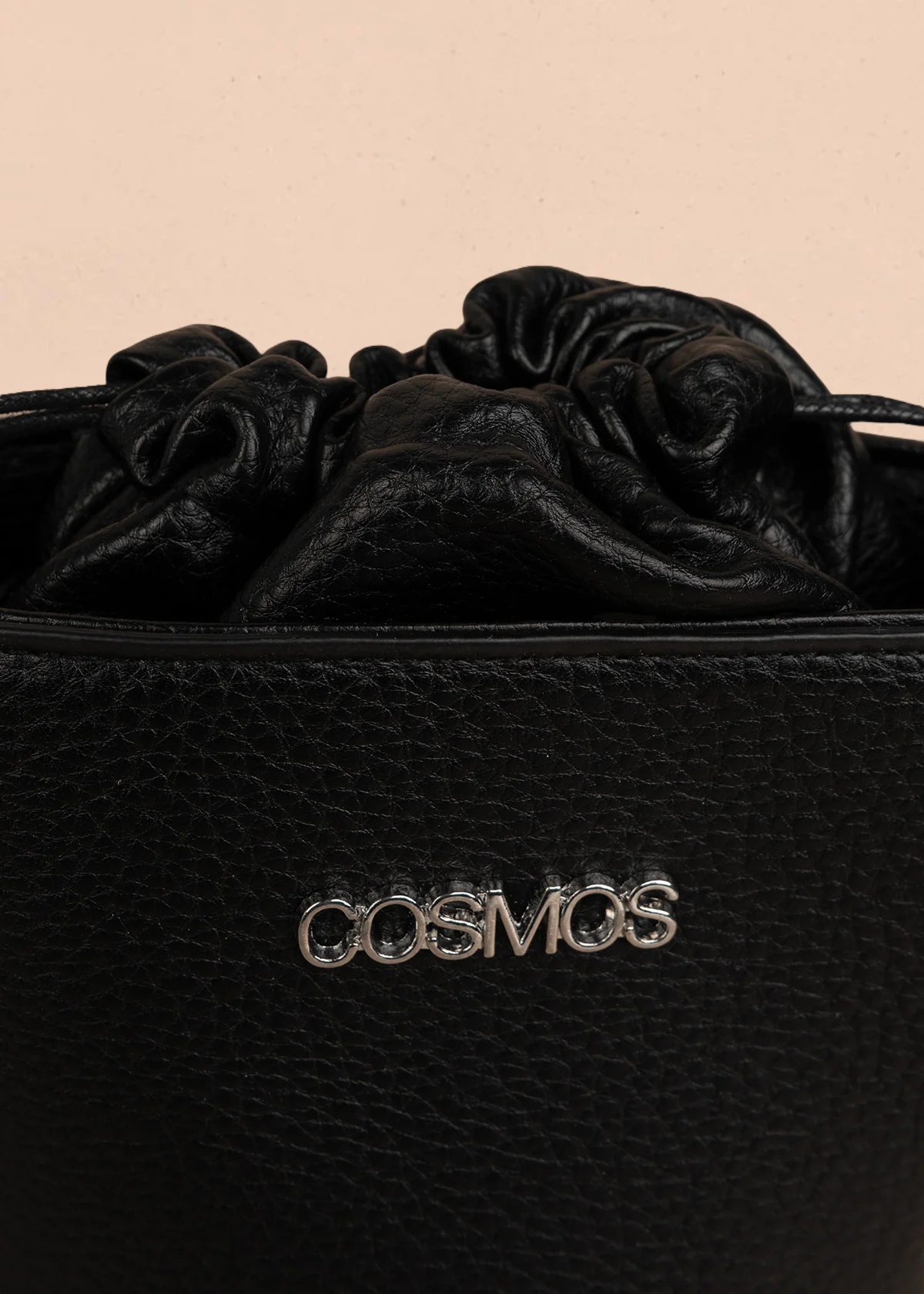 Bolso manos libres color negro con cierre cordón 106328 - Image 4