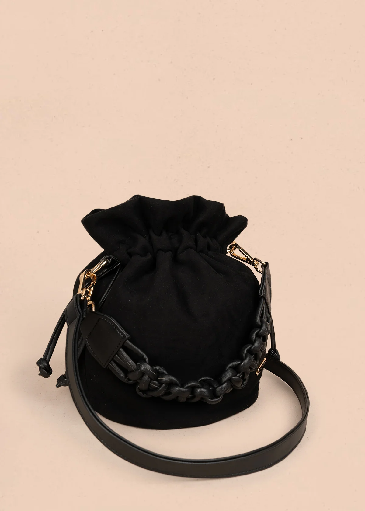 Bolso manos libres color negro con asa trenzada 106963 - Image 4