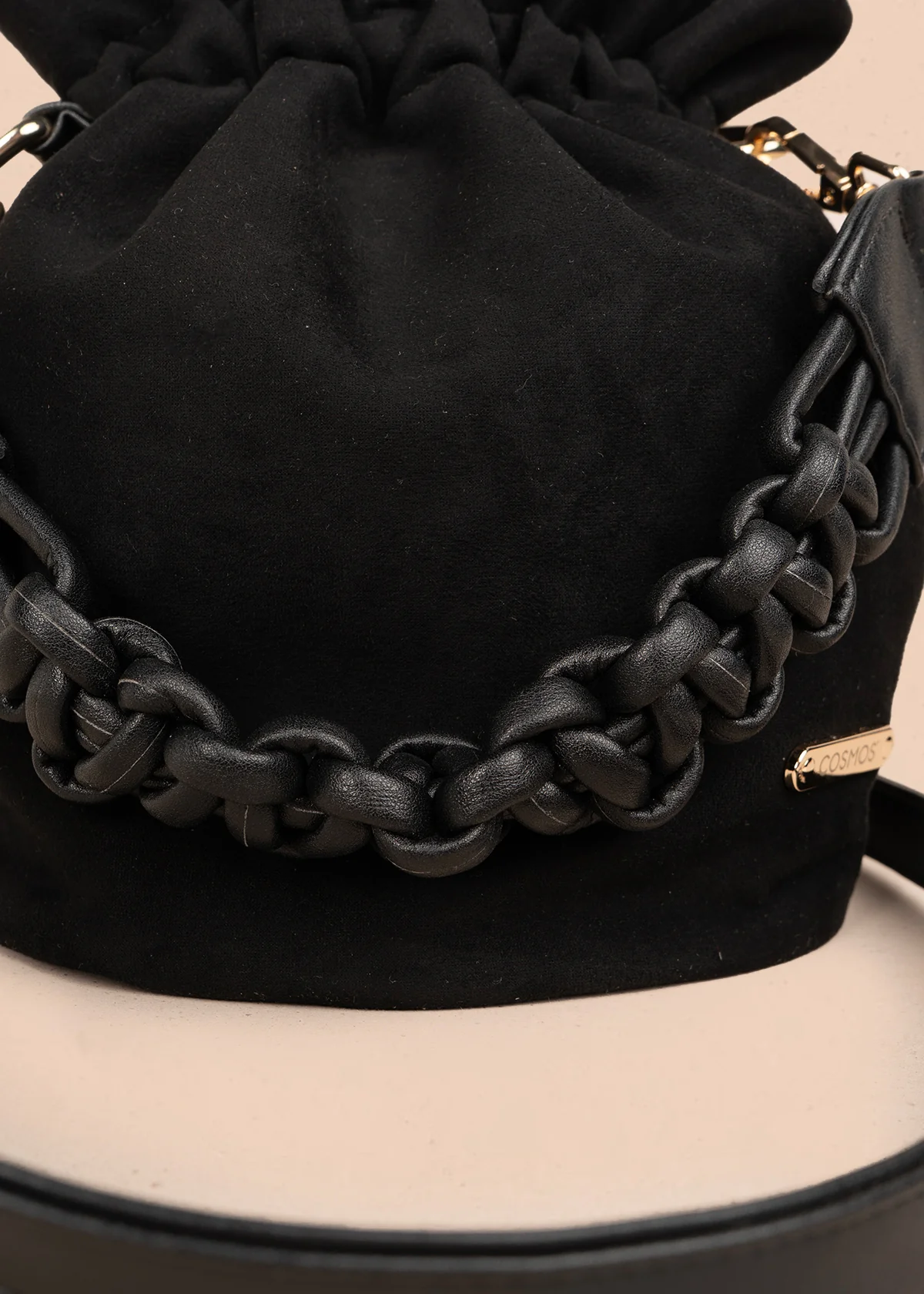 Bolso manos libres color negro con asa trenzada 106963 - Image 6