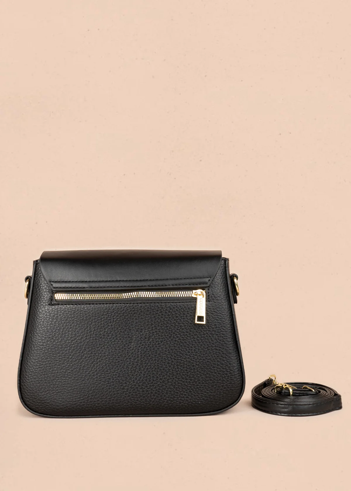 Bolso manos libres color negro con solapa lisa y pañoleta decorativa 106345 - Image 5