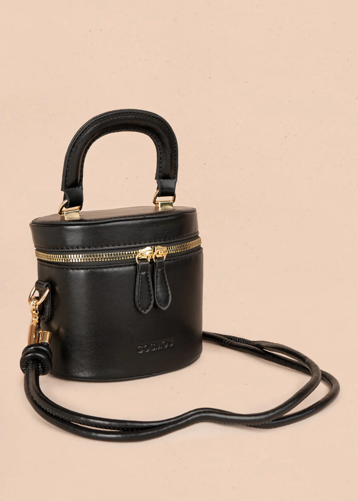 Bolso manos libres color negro diseño tipo mini baúl 106346 - Image 4