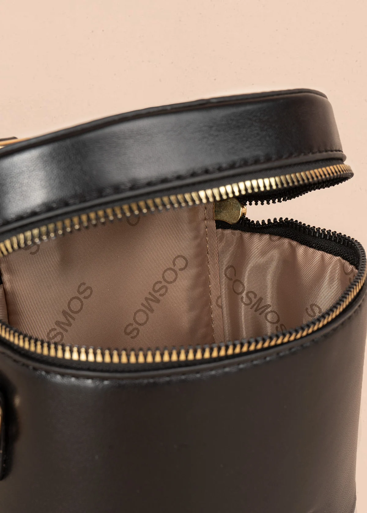 Bolso manos libres color negro diseño tipo mini baúl 106346 - Image 7