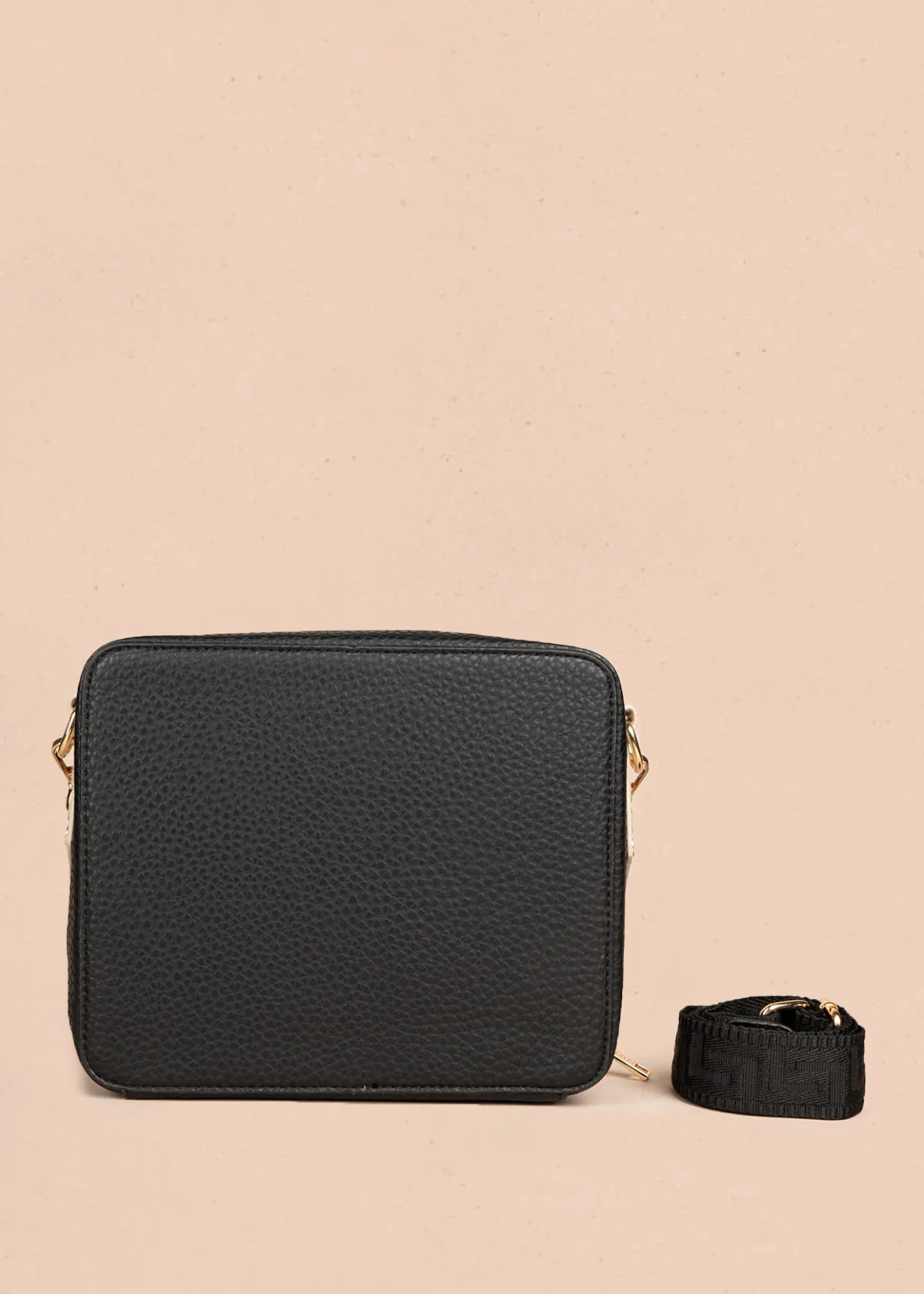 Bolso manos libres color negro texturizado 106787 - Image 4