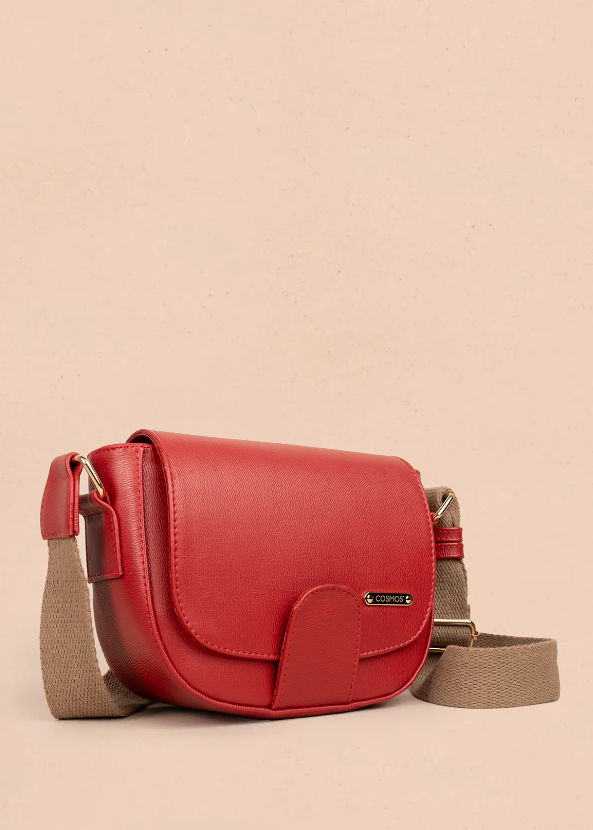 Bolso manos libres color rojo con acabado texturizado 106962 - Image 3