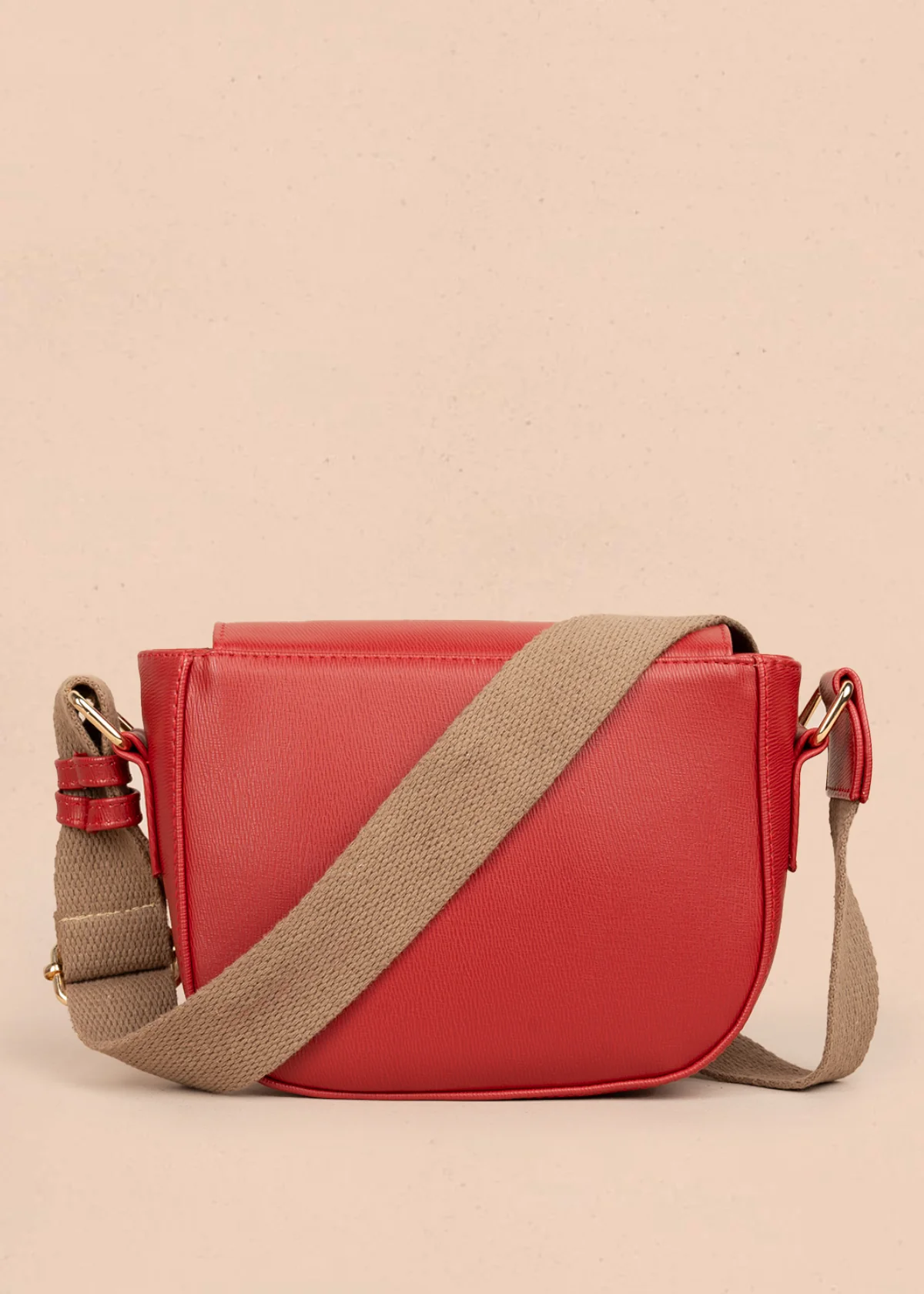 Bolso manos libres color rojo con acabado texturizado 106962 - Image 4