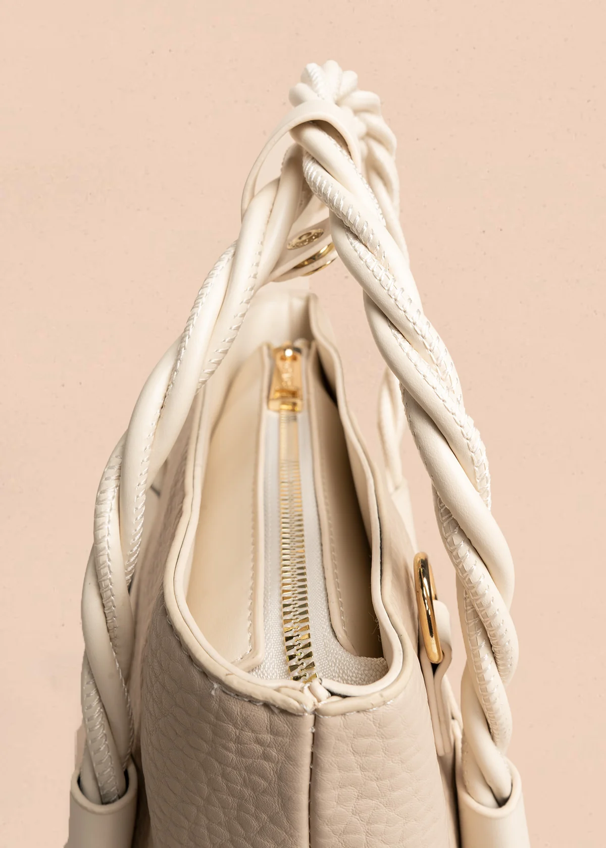 Bolso manos libres color taupe con asas trenzadas 106789 - Image 3