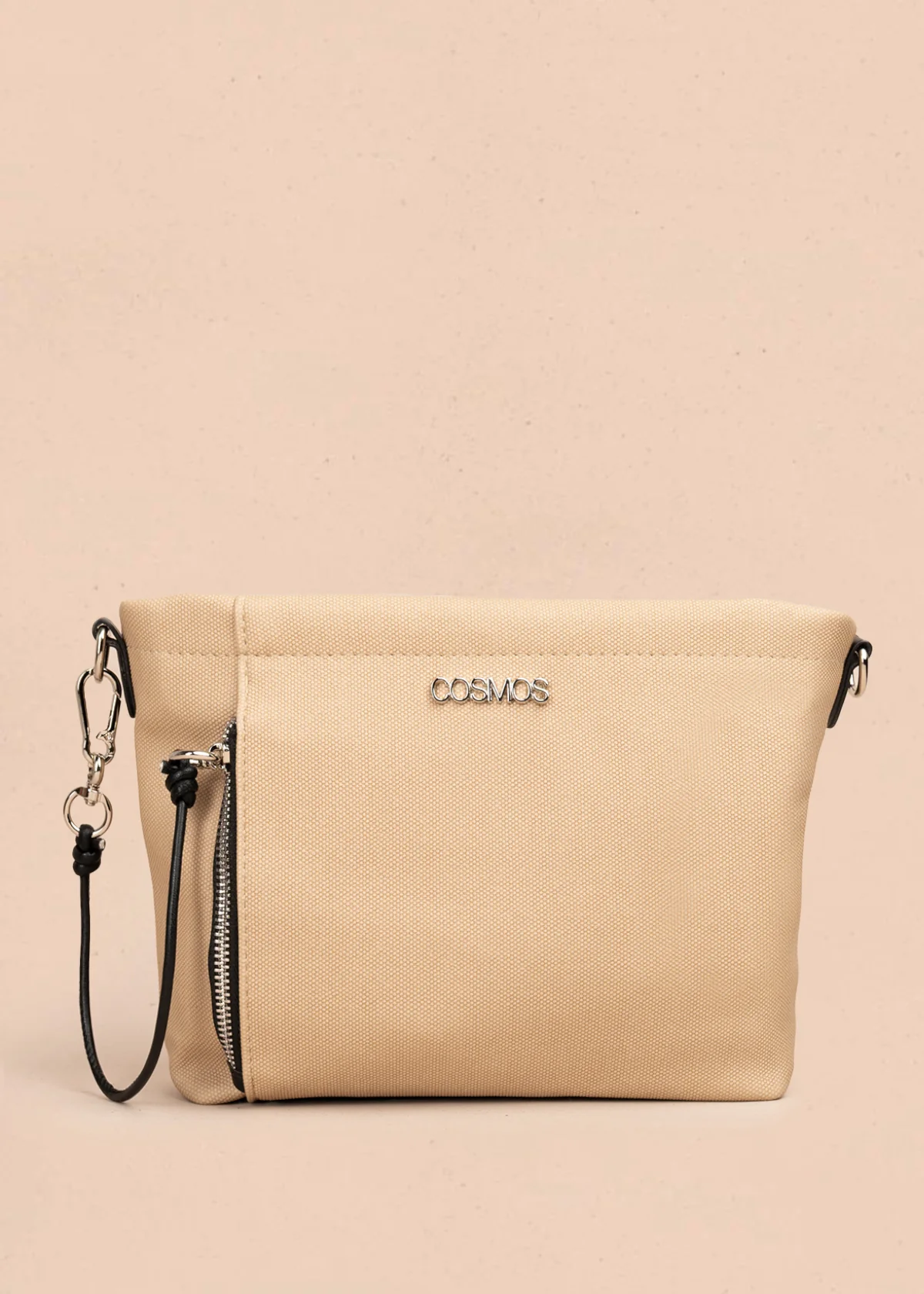 Bolso manos libres color beige con asa negra y bolsillo frontal 106982