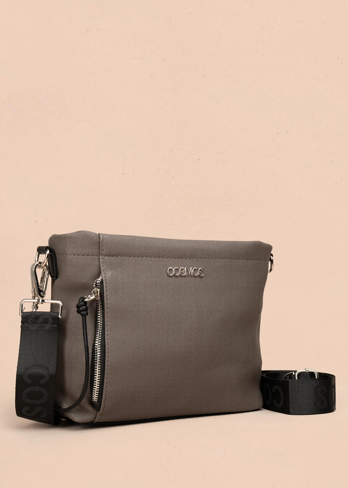 Bolso manos libres color gris con asa negra y bolsillo frontal 106982 - Image 4