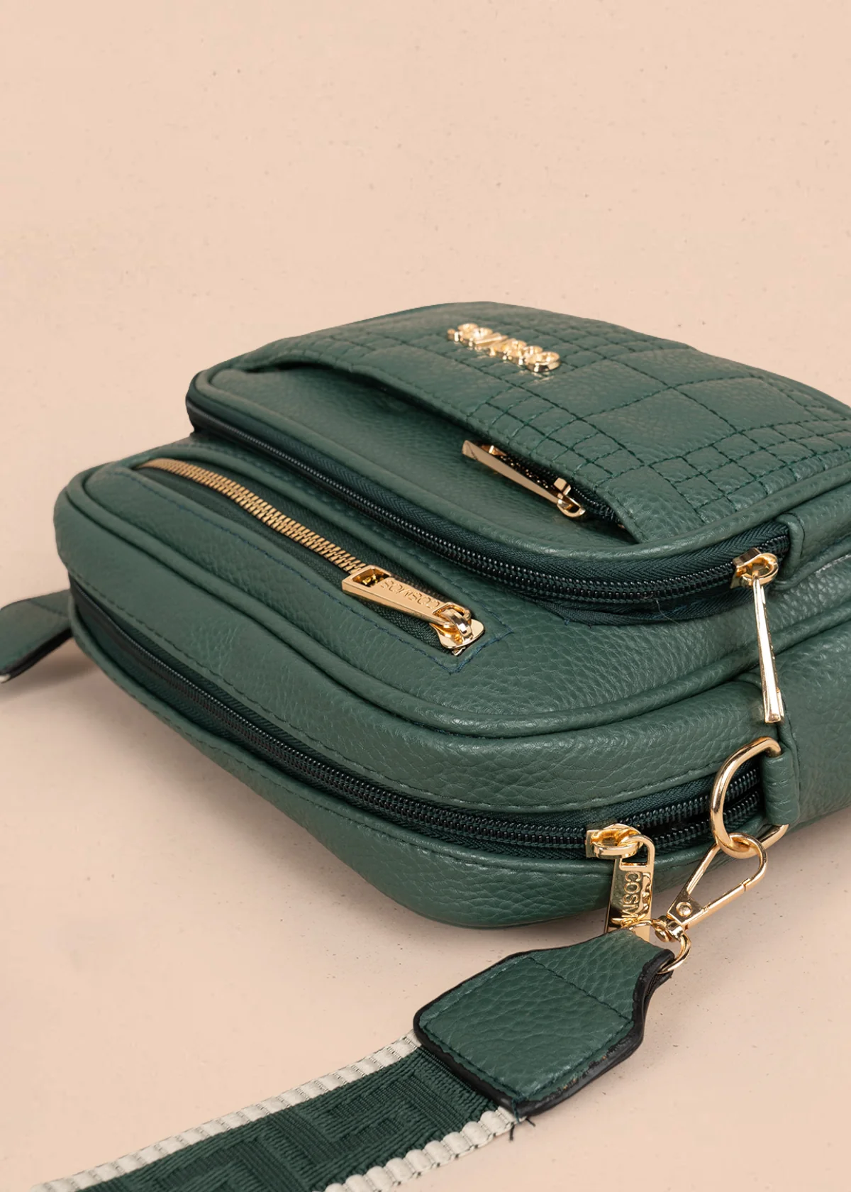 Bolso manos libres color verde con doble cremallera dorada 106336 - Image 4