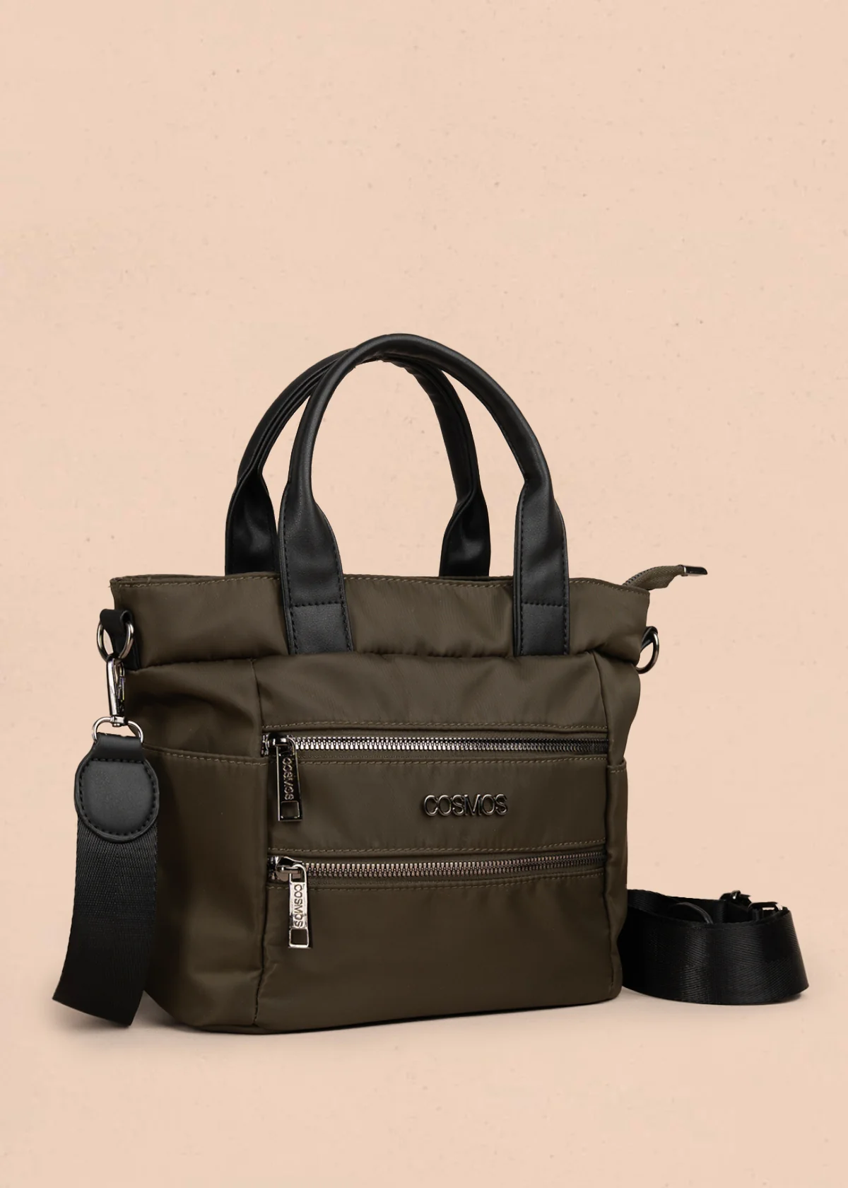 Bolso manos libres color verde con doble bolsillo frontal y herrajes plateados 106184 - Image 2