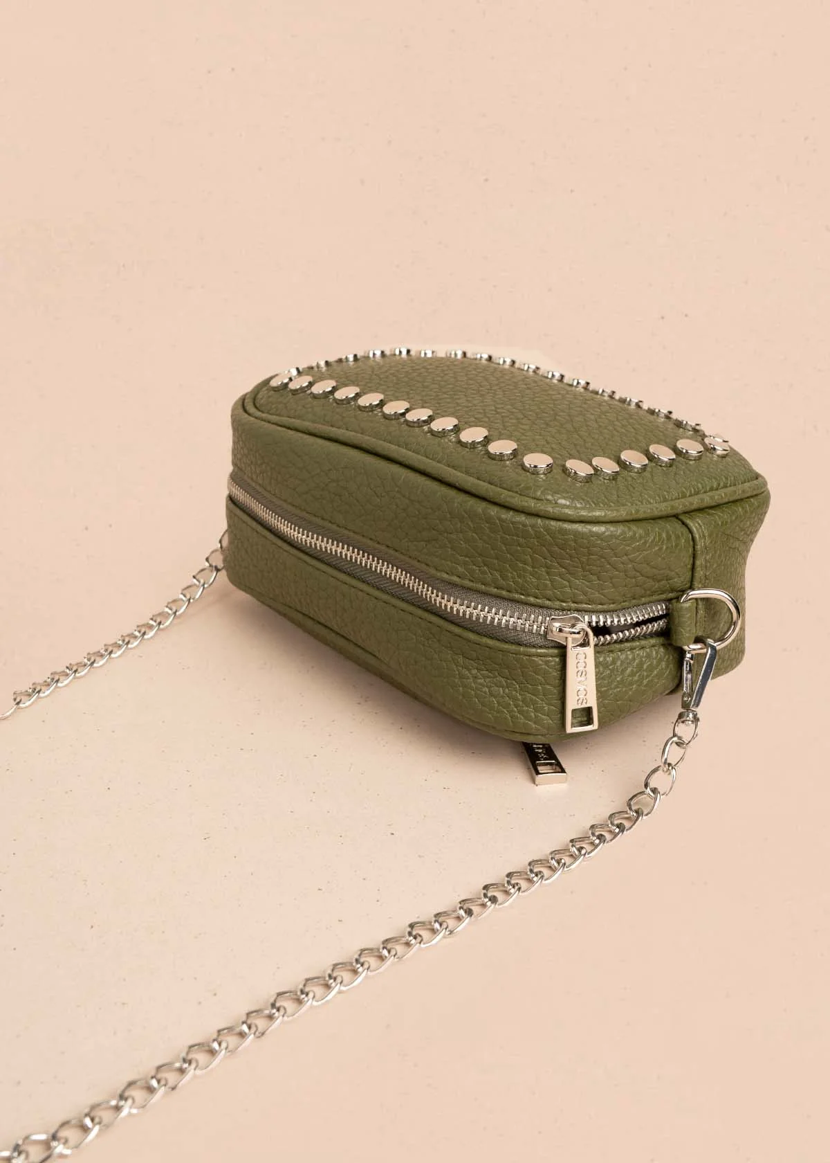 Bolso manos libres color verde con taches frontales 106333 - Image 3