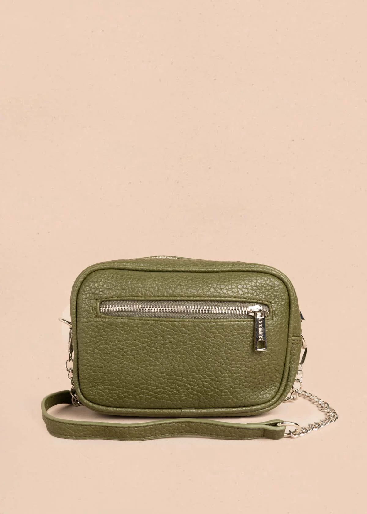 Bolso manos libres color verde con taches frontales 106333 - Image 4