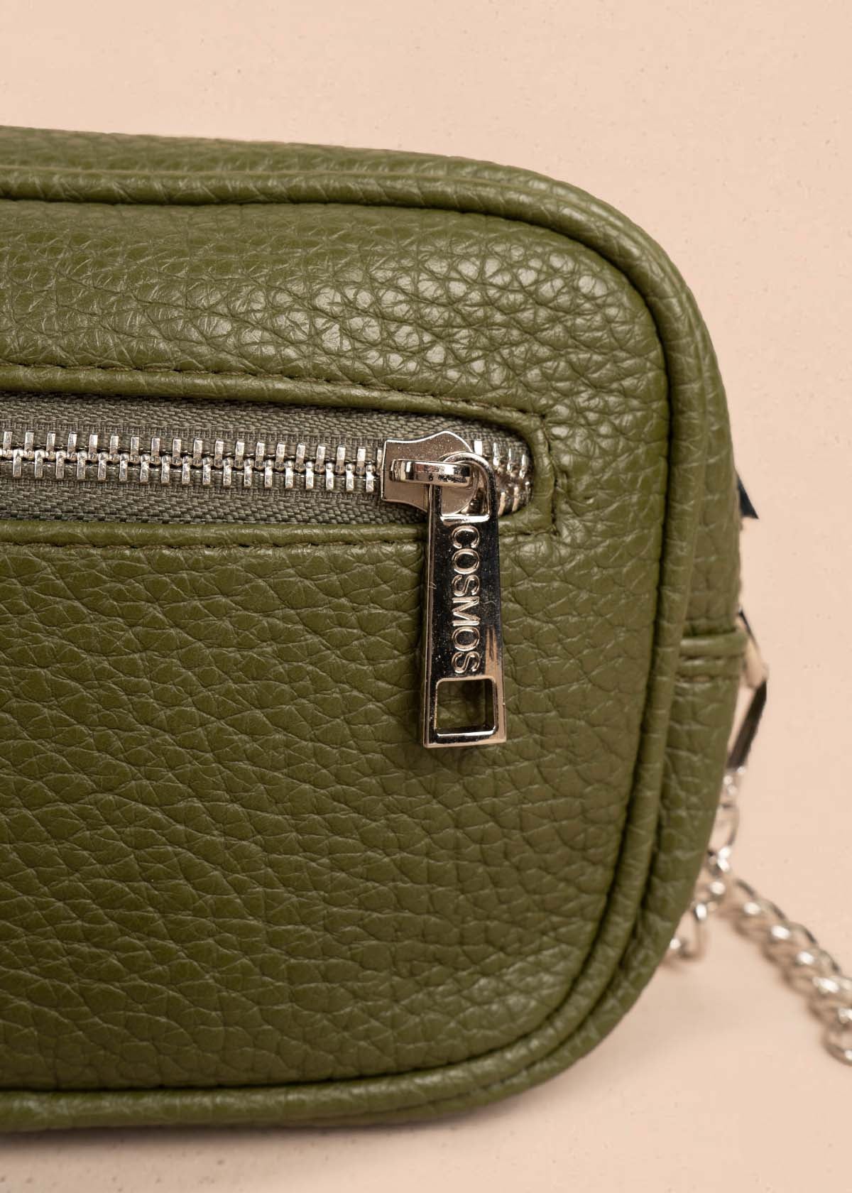Bolso manos libres color verde con taches frontales 106333 - Image 5