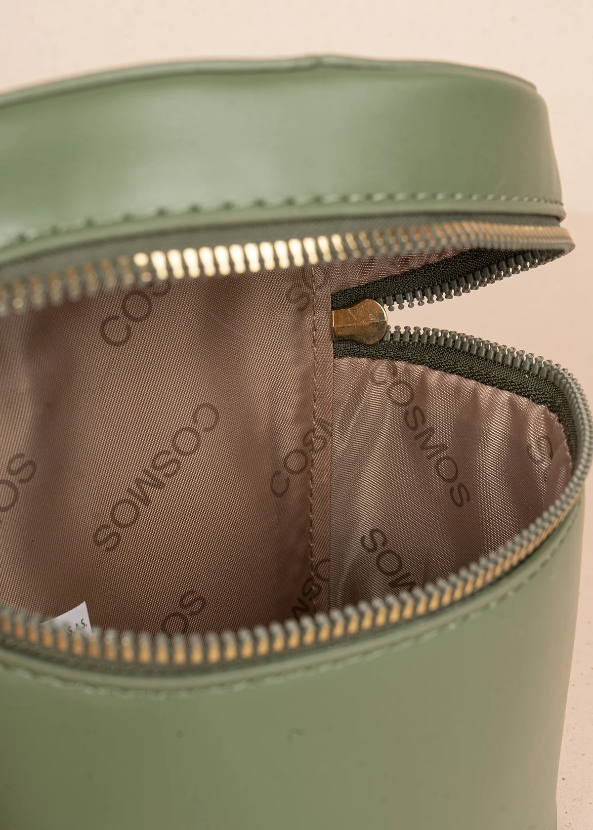 Bolso manos libres color verde diseño tipo mini baúl 106346 - Image 5
