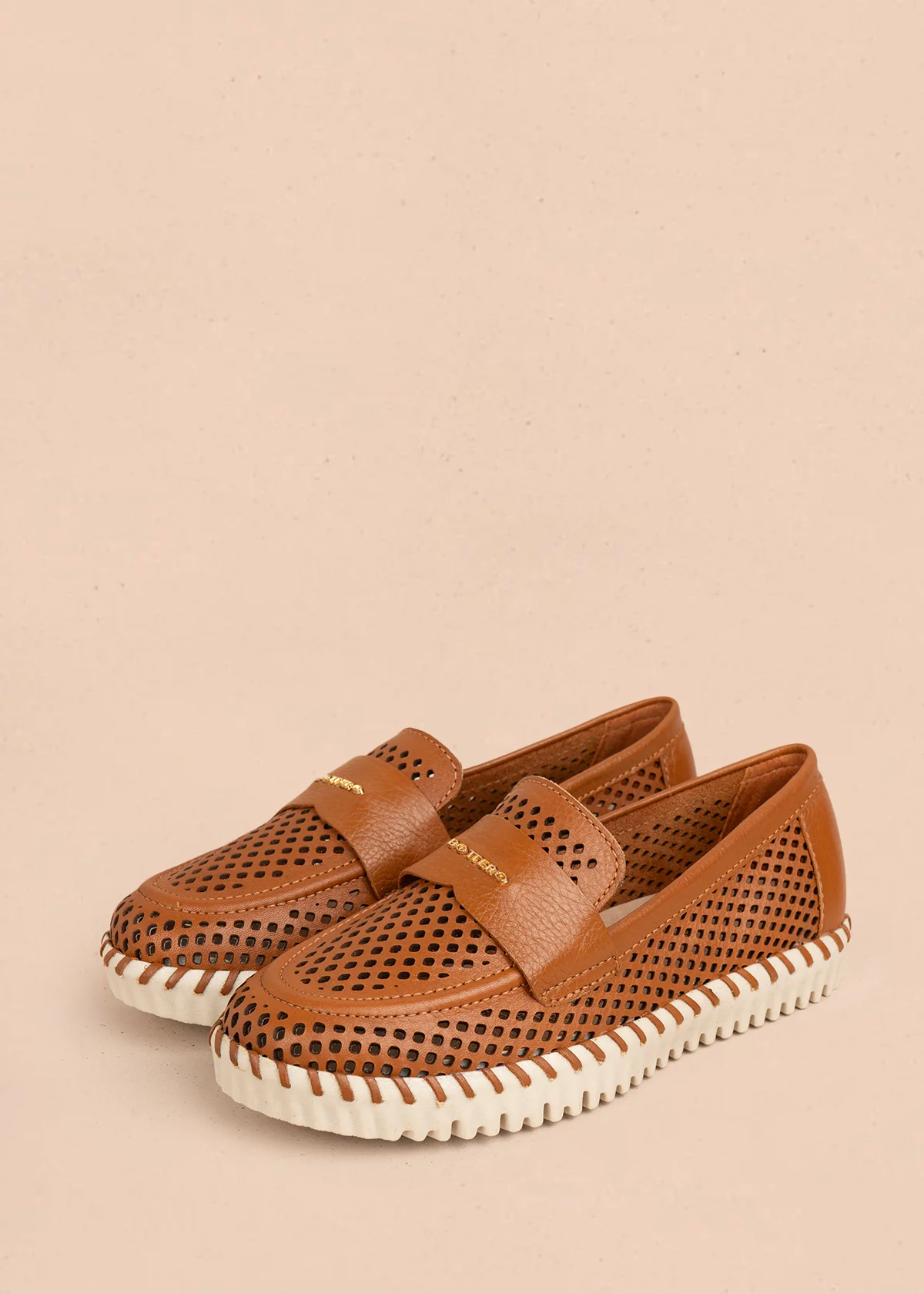 Mocasín en cuero color miel con perforaciones 105993 - Image 3