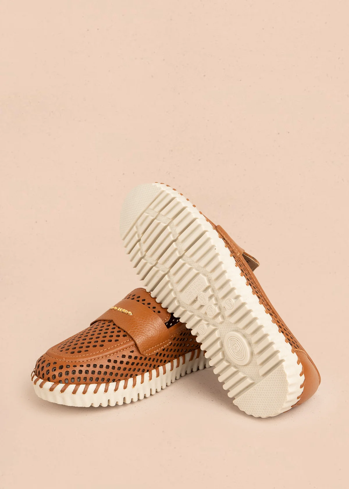 Mocasín en cuero color miel con perforaciones 105993 - Image 6