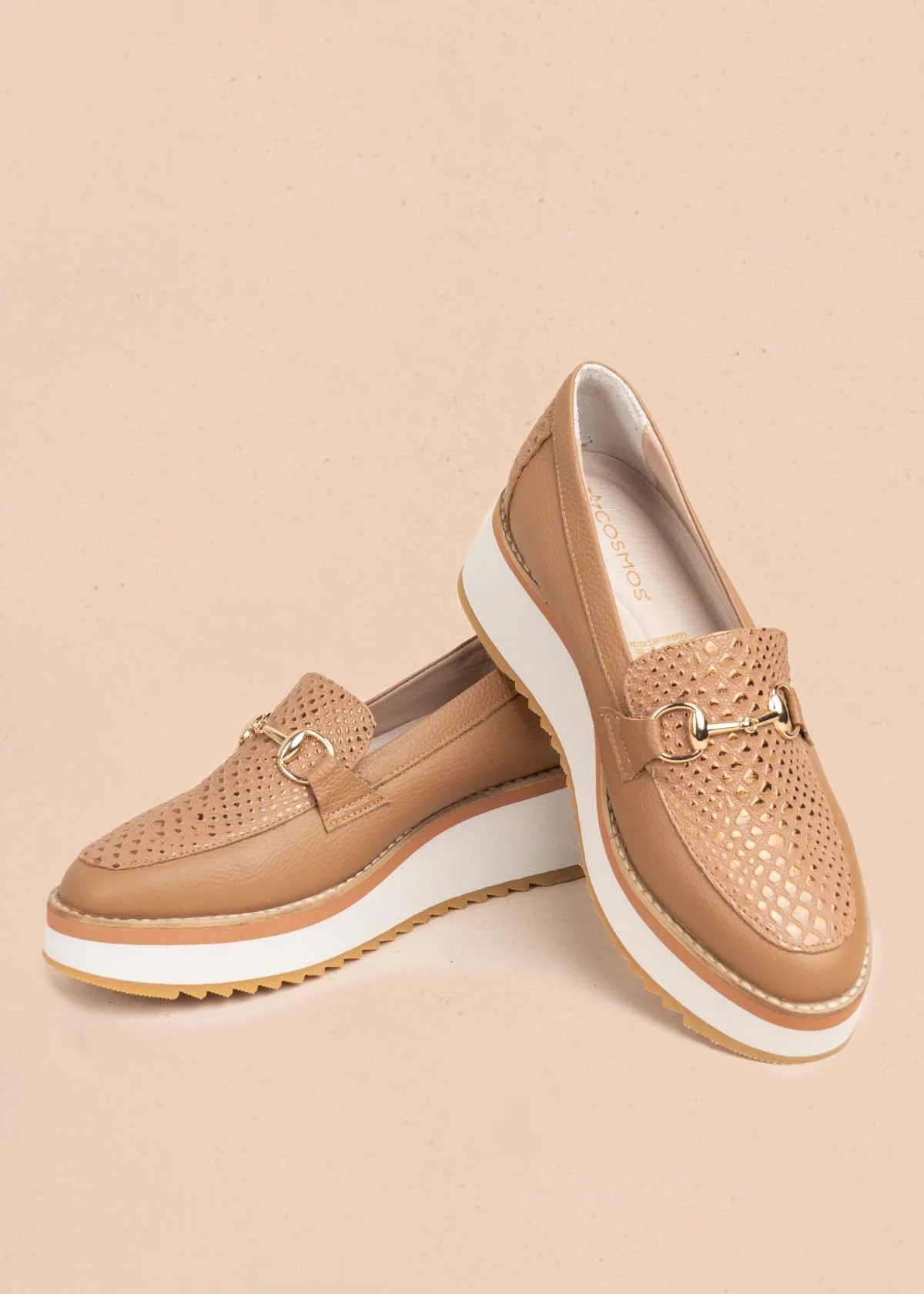 Mocasín en cuero color miel con textura croco y plataforma 106083 - Image 6