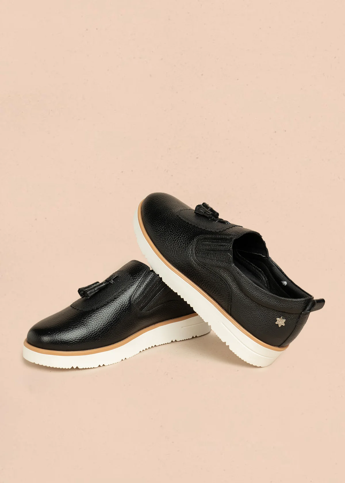 Mocasines de cuero color negro con borla 106466 - Image 4