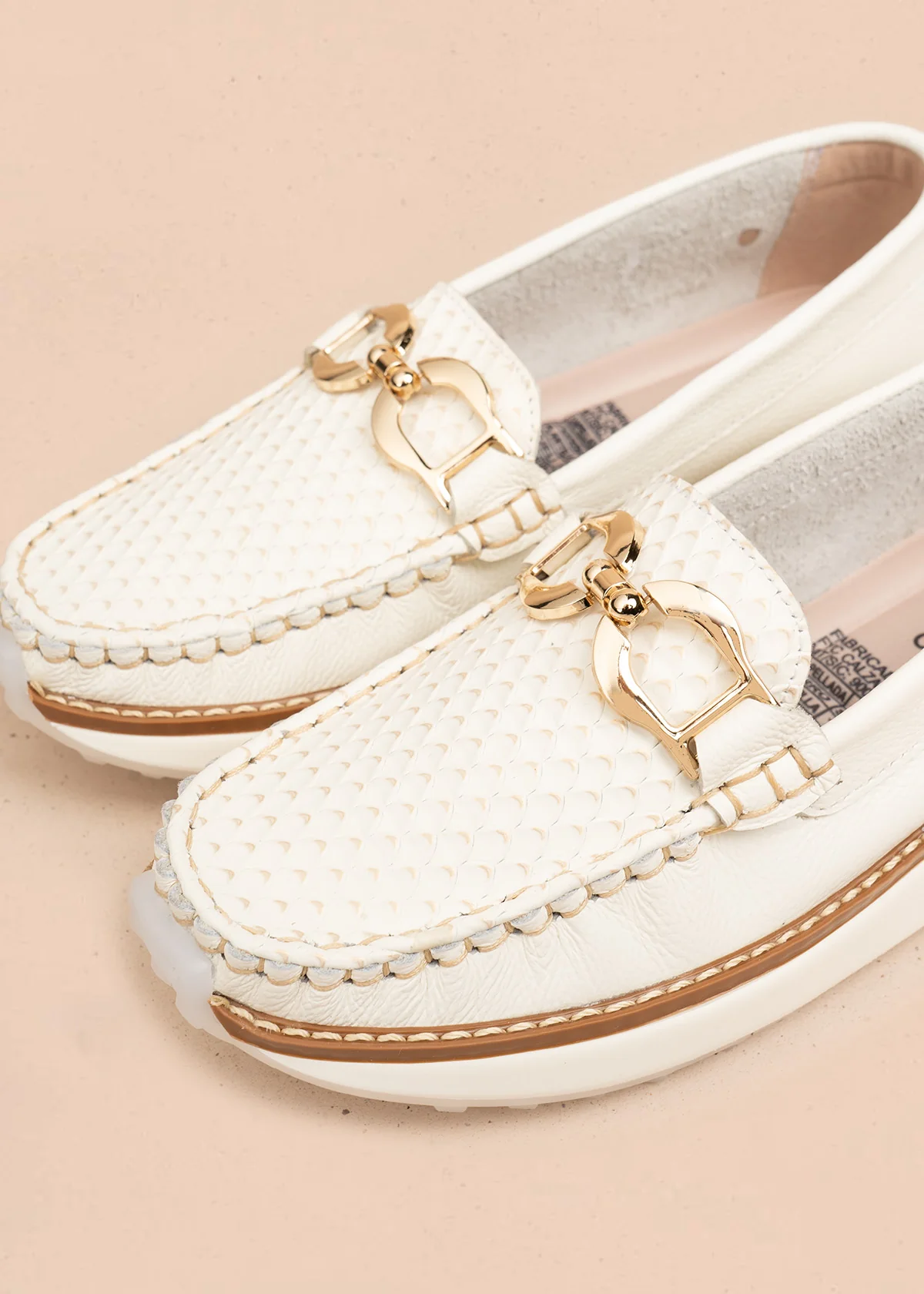 Mocasines de cuero color talco con detalle dorado y suela chunky 106551 - Image 5