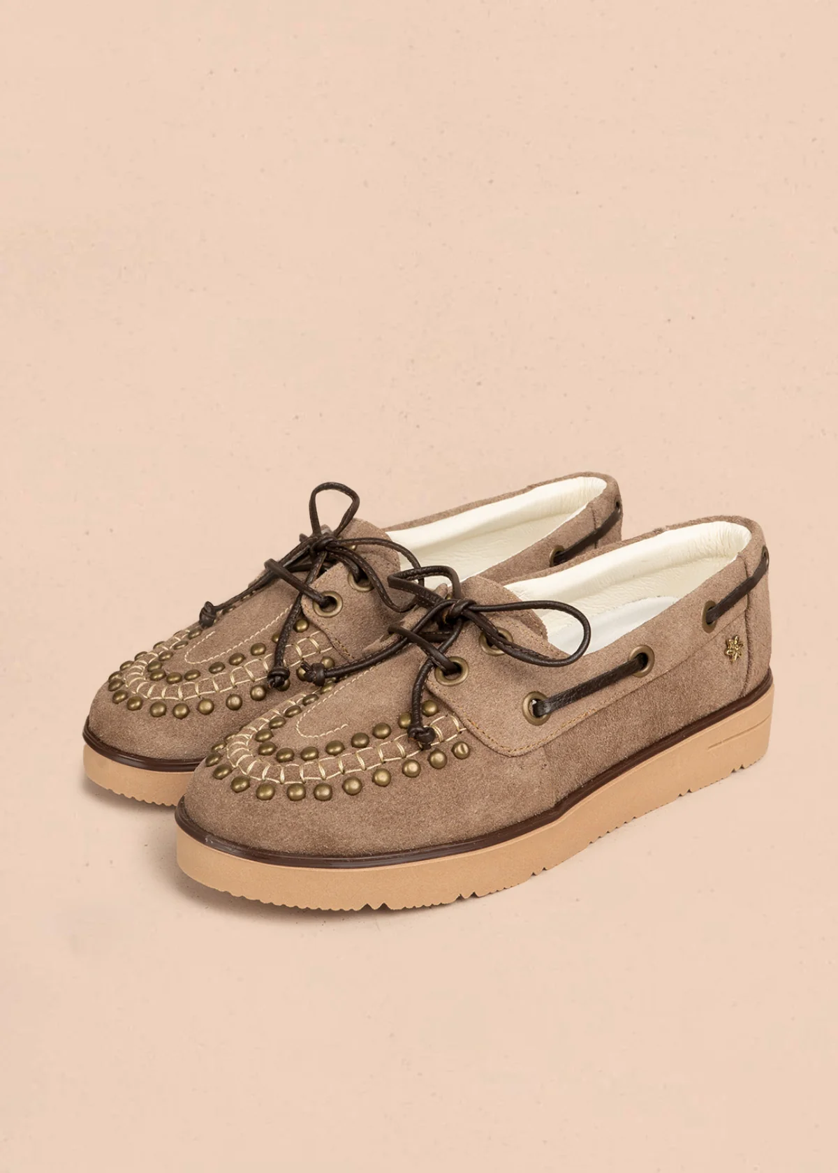 Mocasines de cuero color arena con cordones y taches en capellada 106491 - Image 3
