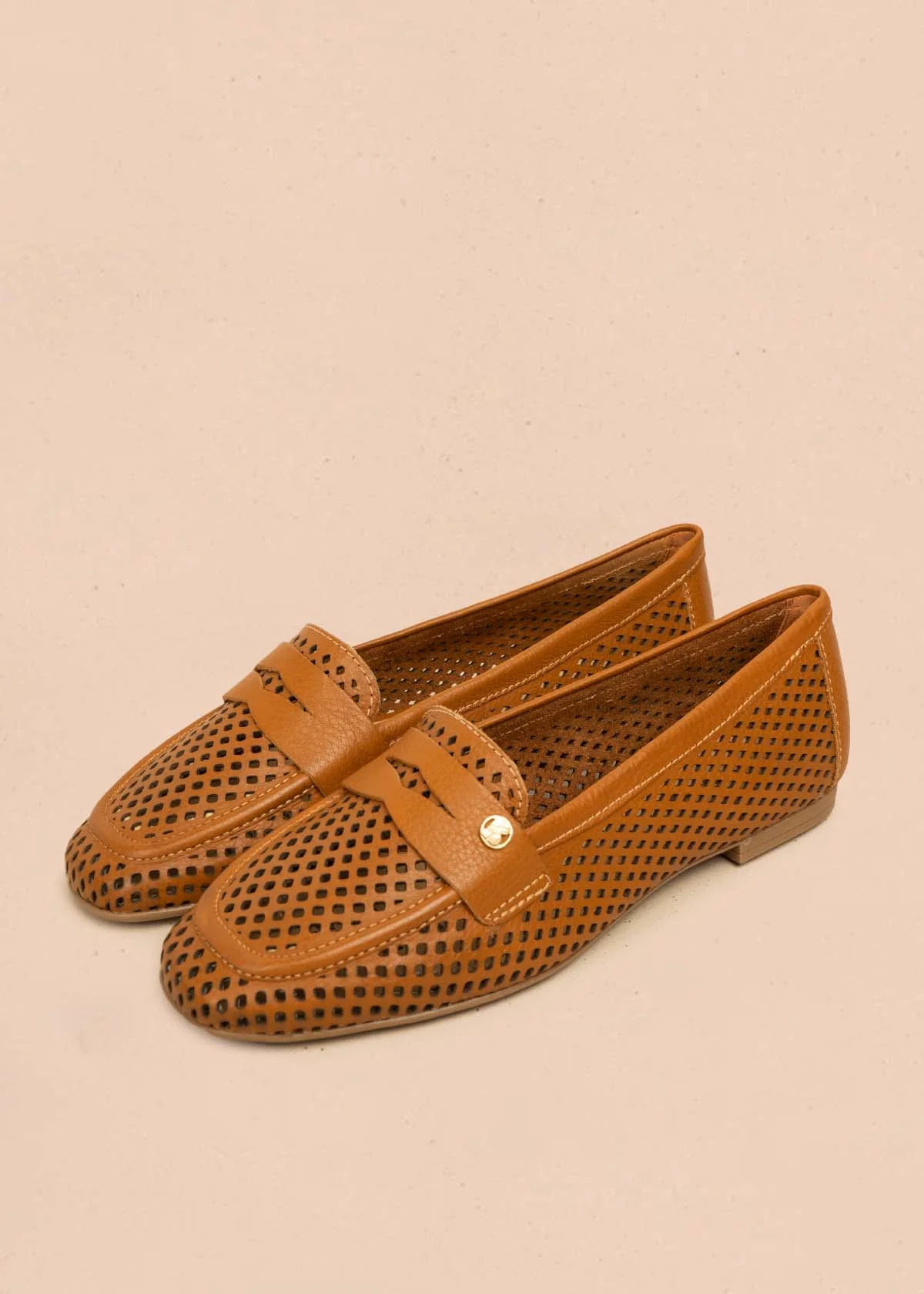 Mocasines en cuero color miel con perforaciones 105989 - Image 2