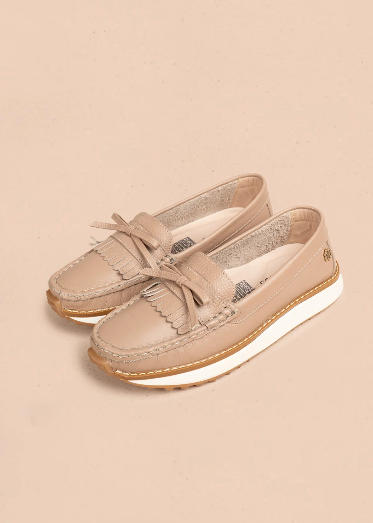 Mocasines en cuero color taupe con flecos y lazo 106548 - Image 3
