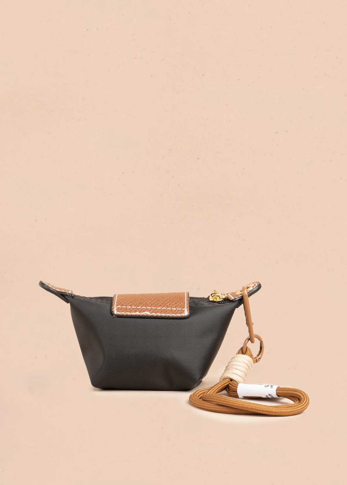 Monedero color negro con solapa decorativa 106805 - Image 3