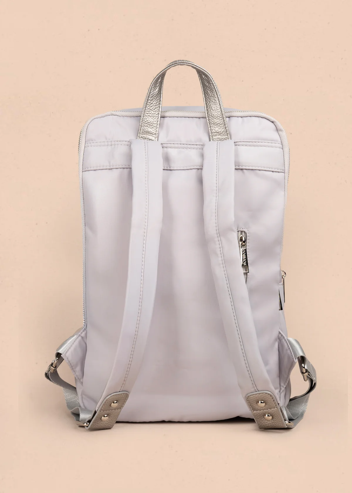 Morral color gris con bolsillo frontal y acabados plateados 106972 - Image 4