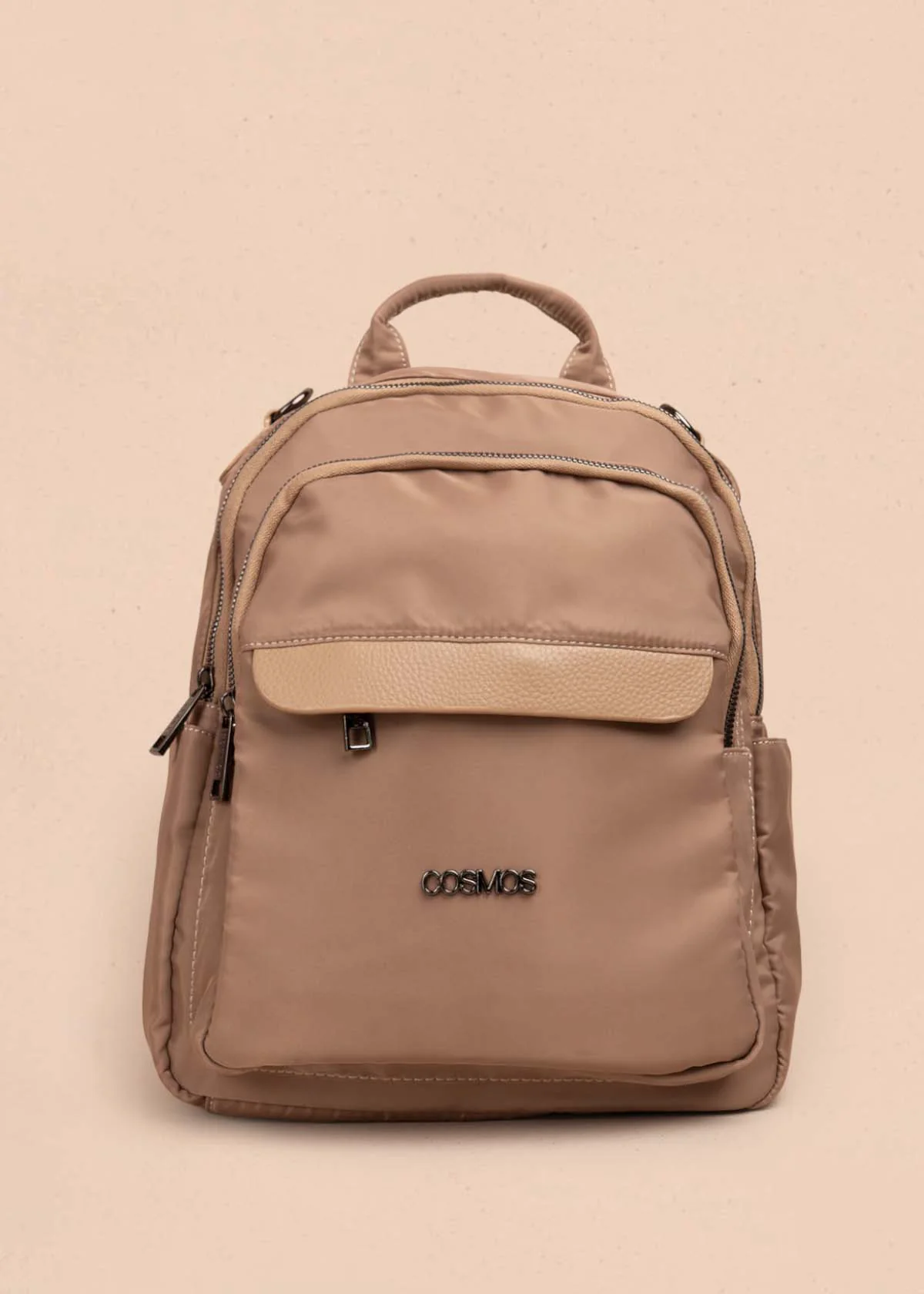 Morral color moca con bolsillos frontales y acabado liso 106338