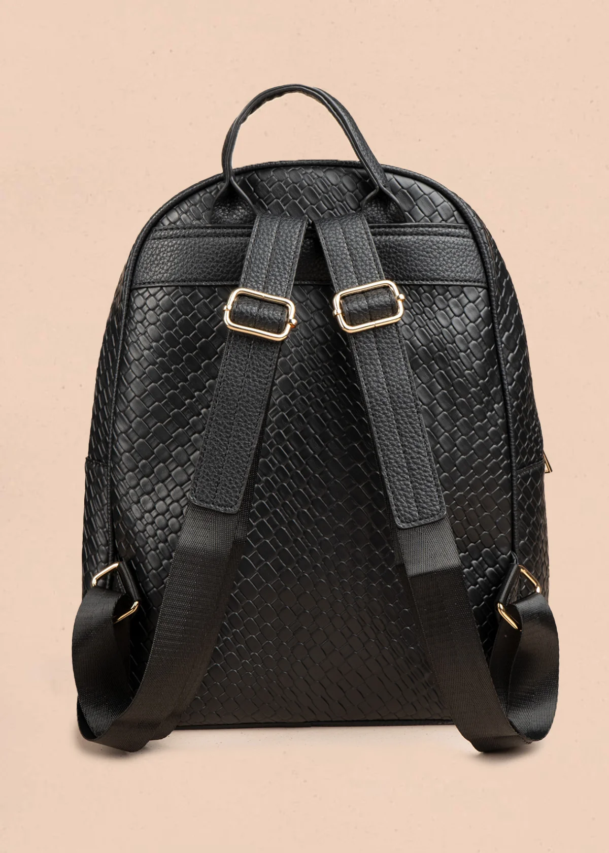 Morral color negro con textura croco y bolsillo frontal 106784 - Image 5