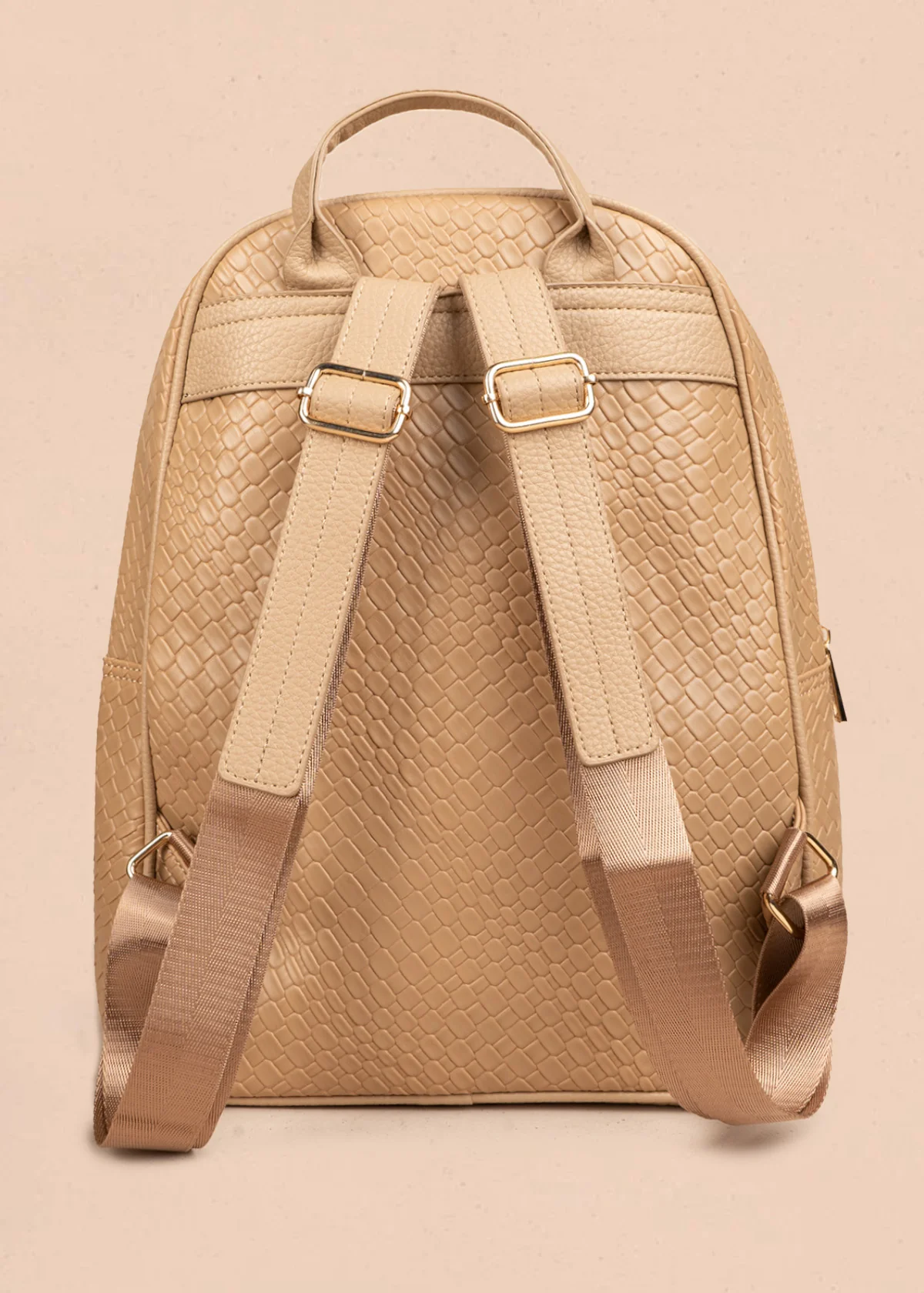 Morral color taupe con textura croco y bolsillo frontal 106784 - Image 5