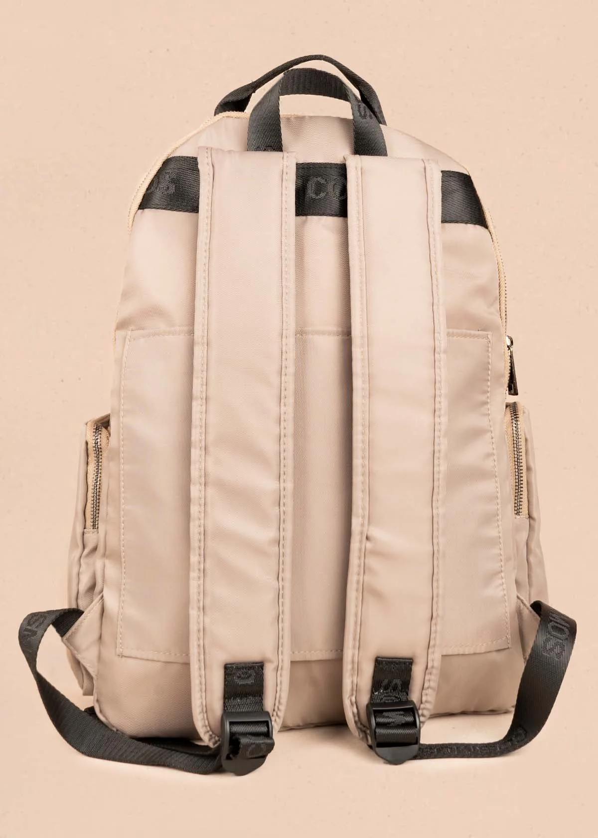 Morral color taupe con bolsillos frontales 106299 - Image 4