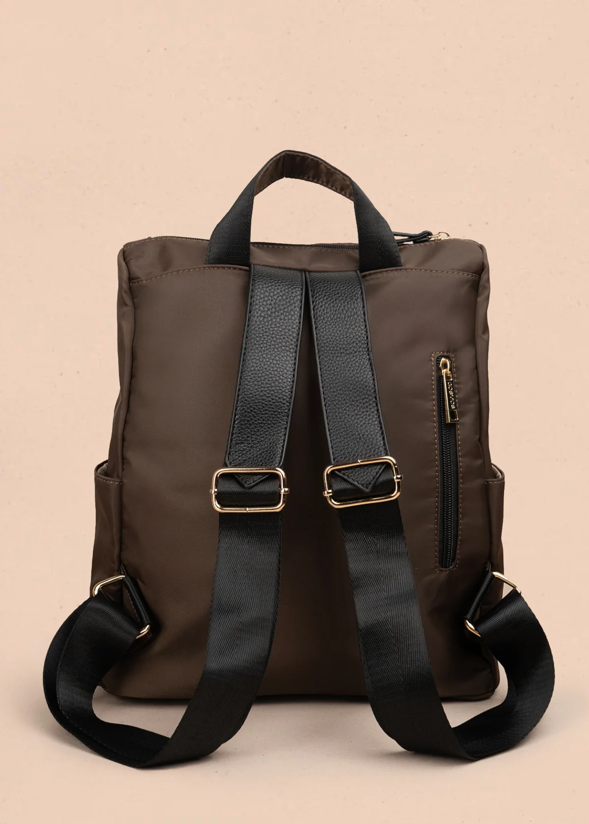 Morral color café con doble bolsillo frontal 106979 - Image 4