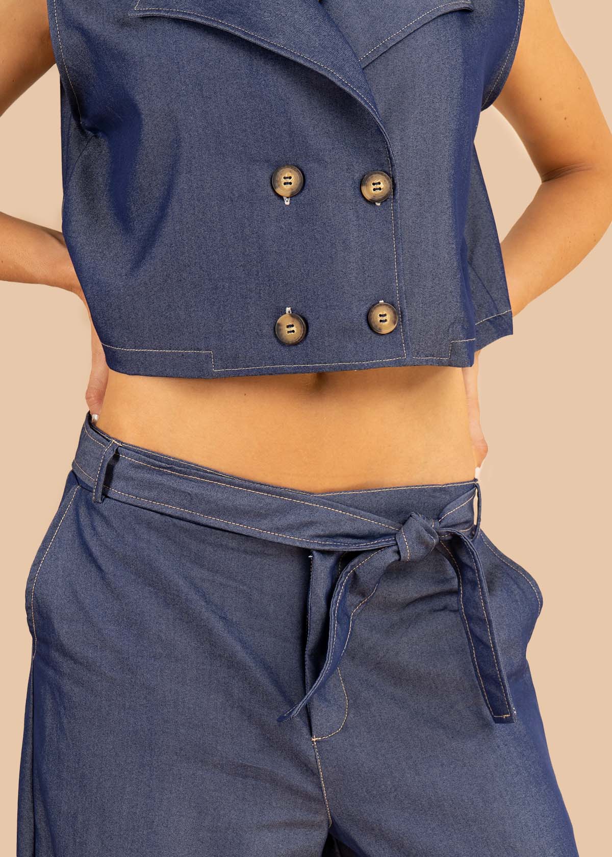 Pantalón color azul índigo bota amplia y pretina con cinturón 106232 - Image 2