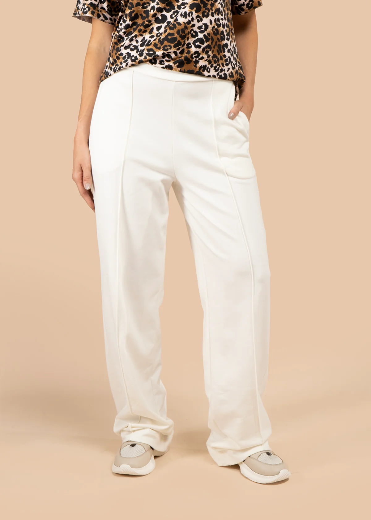 Pantalón color beige con pretina ancha 105846
