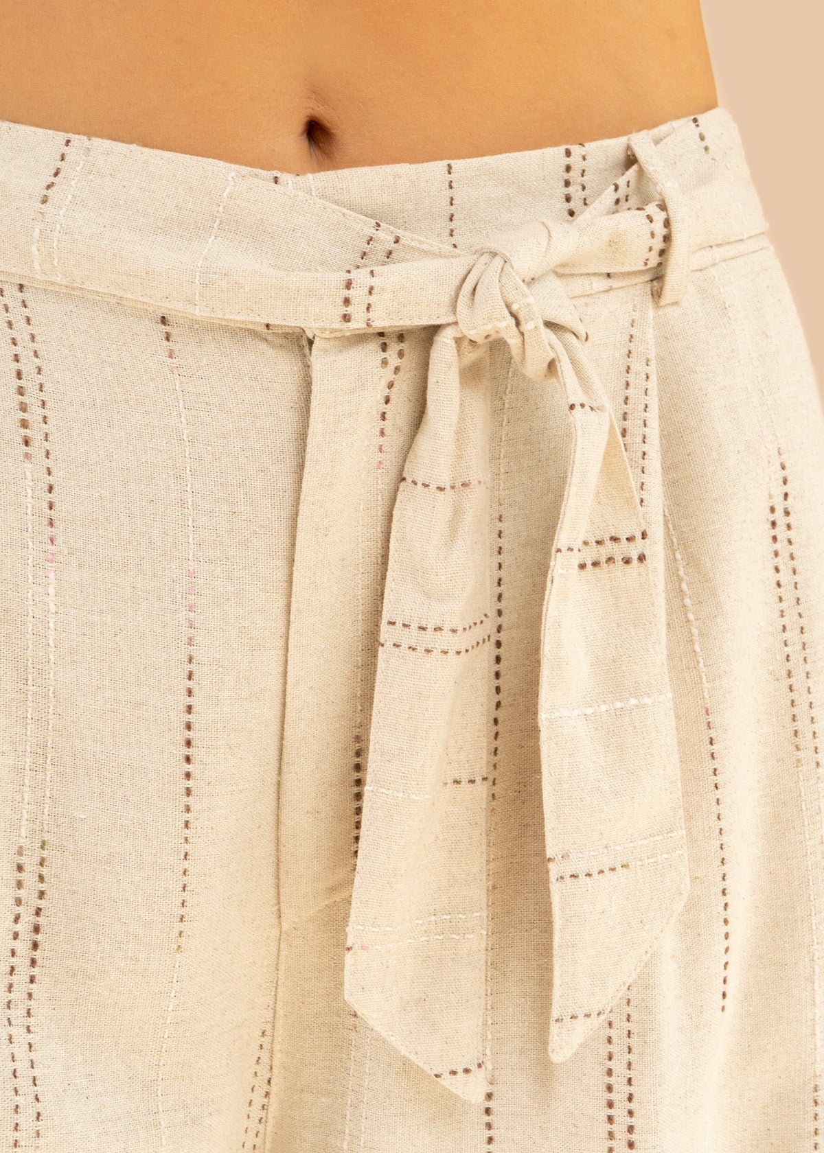 Pantalón color beige con bordados horizontales decorativos 106234 - Image 2