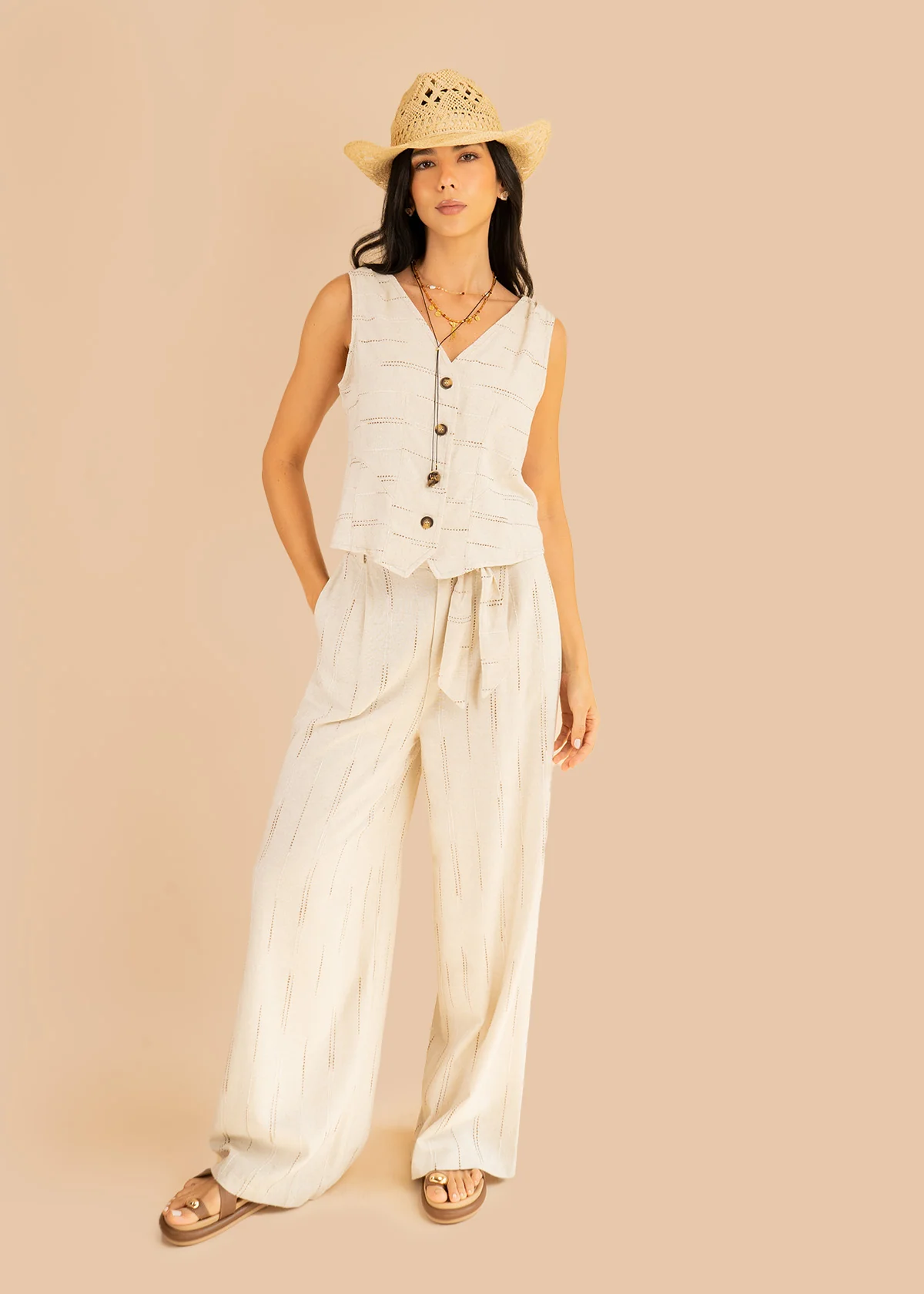 Pantalón color beige con bordados horizontales decorativos 106234 - Image 4