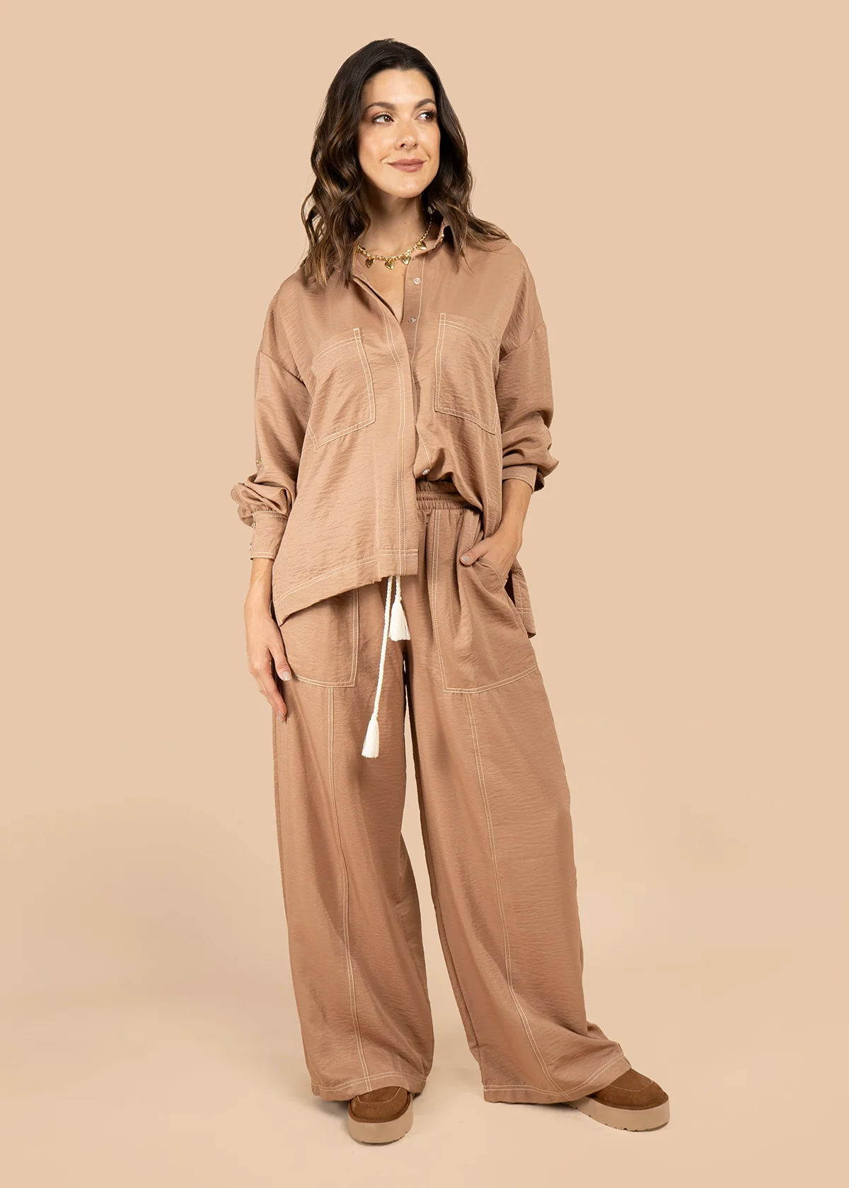 Pantalón color camel con cordón en cintura 105828 - Image 3