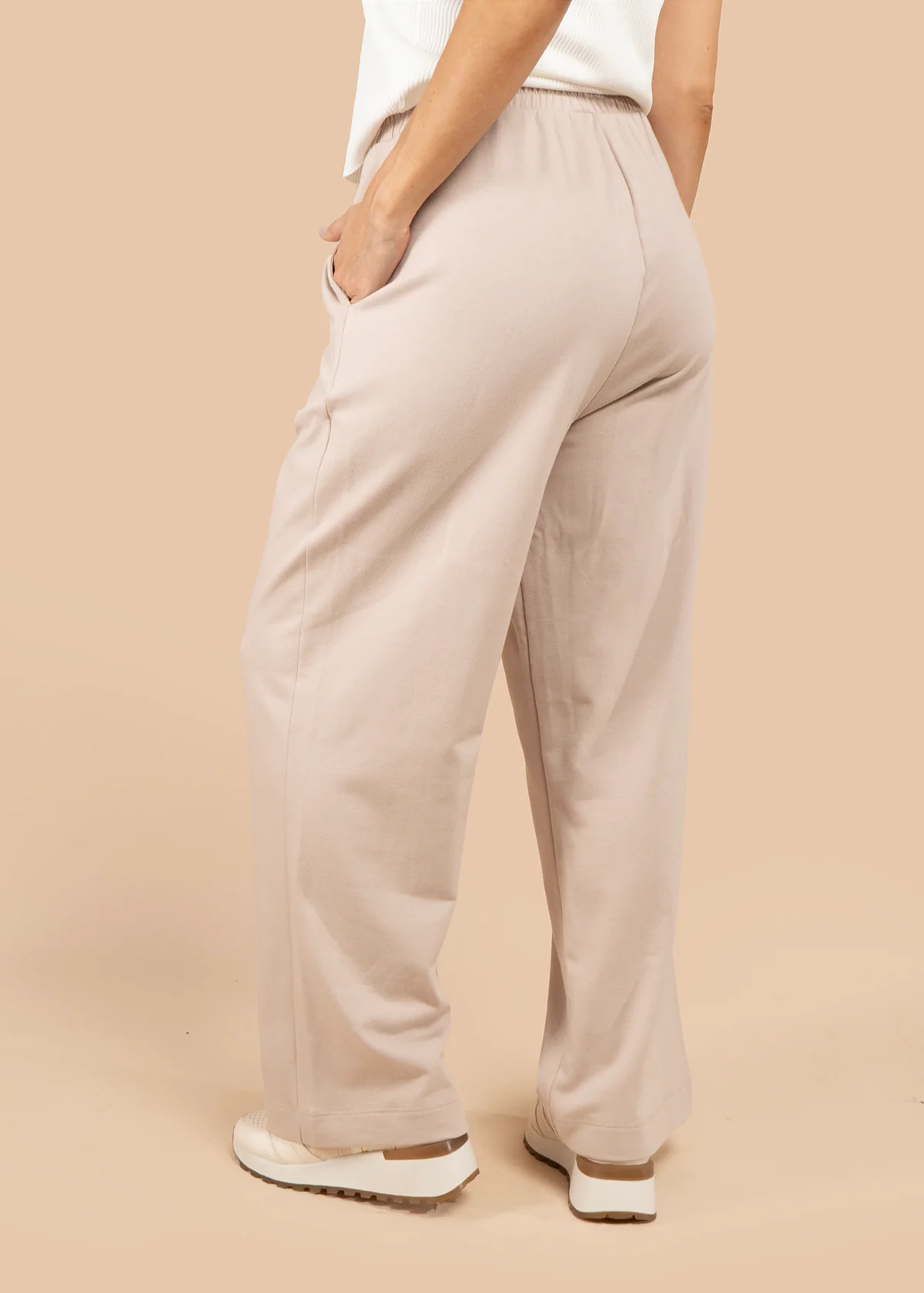 Pantalón color camel con pretina elástica 105849 - Image 4