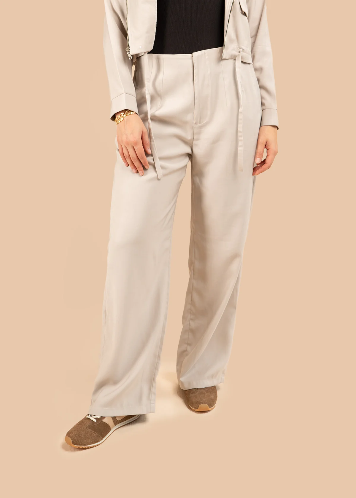 Pantalón color caqui bota recta 106351
