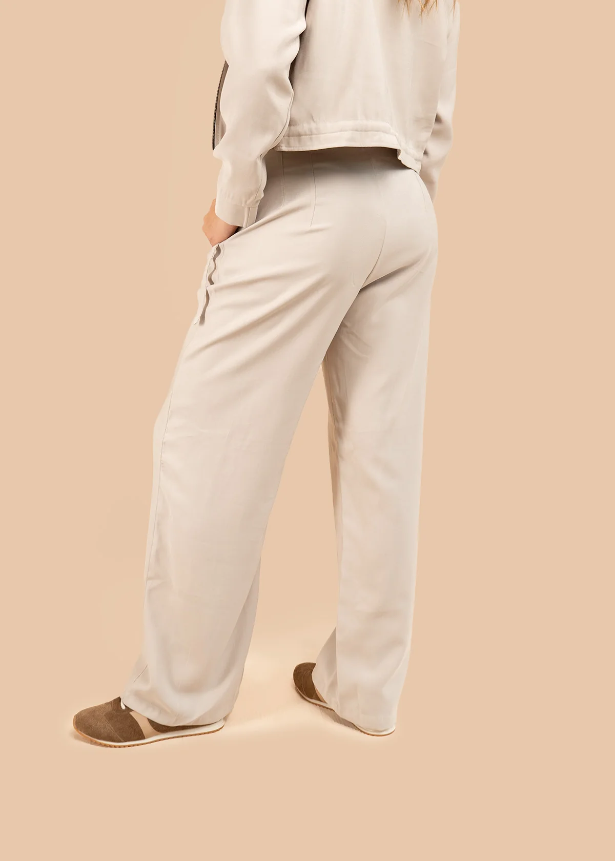 Pantalón color caqui bota recta 106351 - Image 3