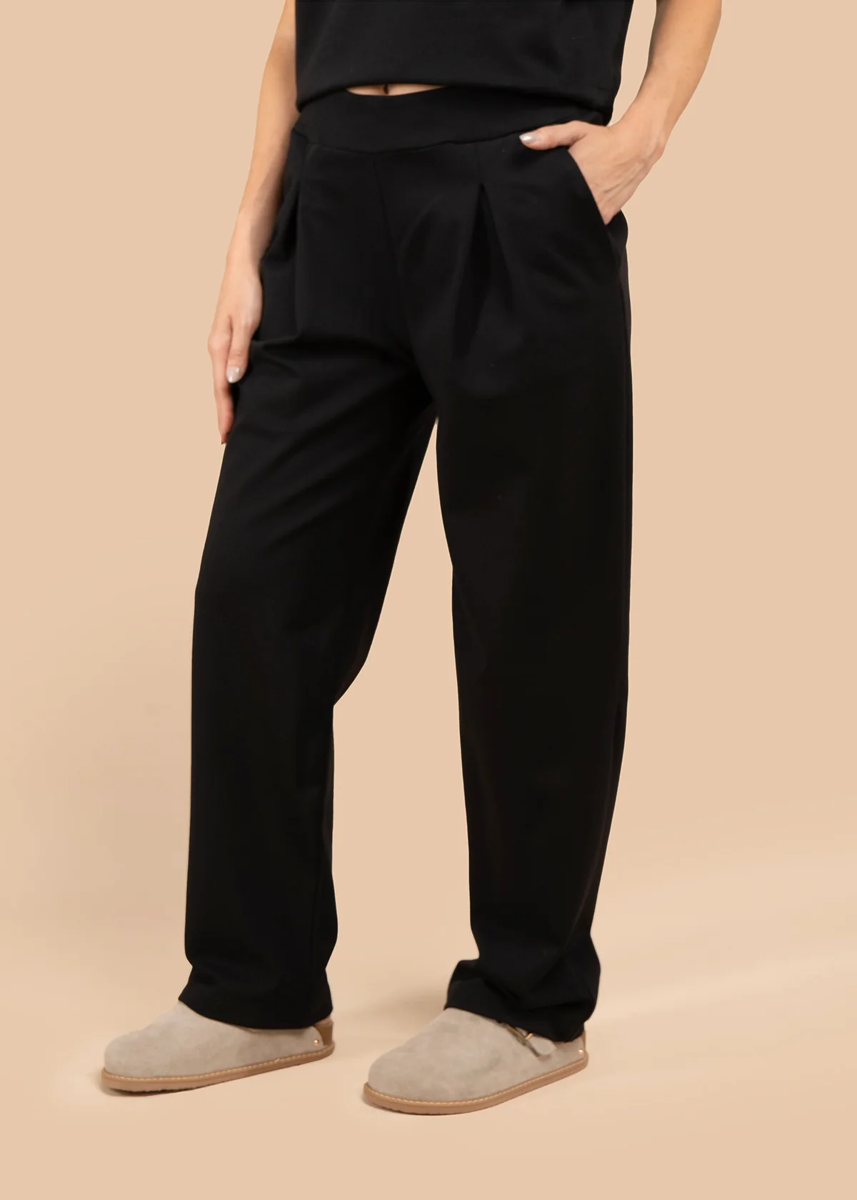 Pantalón color negro con pinzas 105803 - Image 3