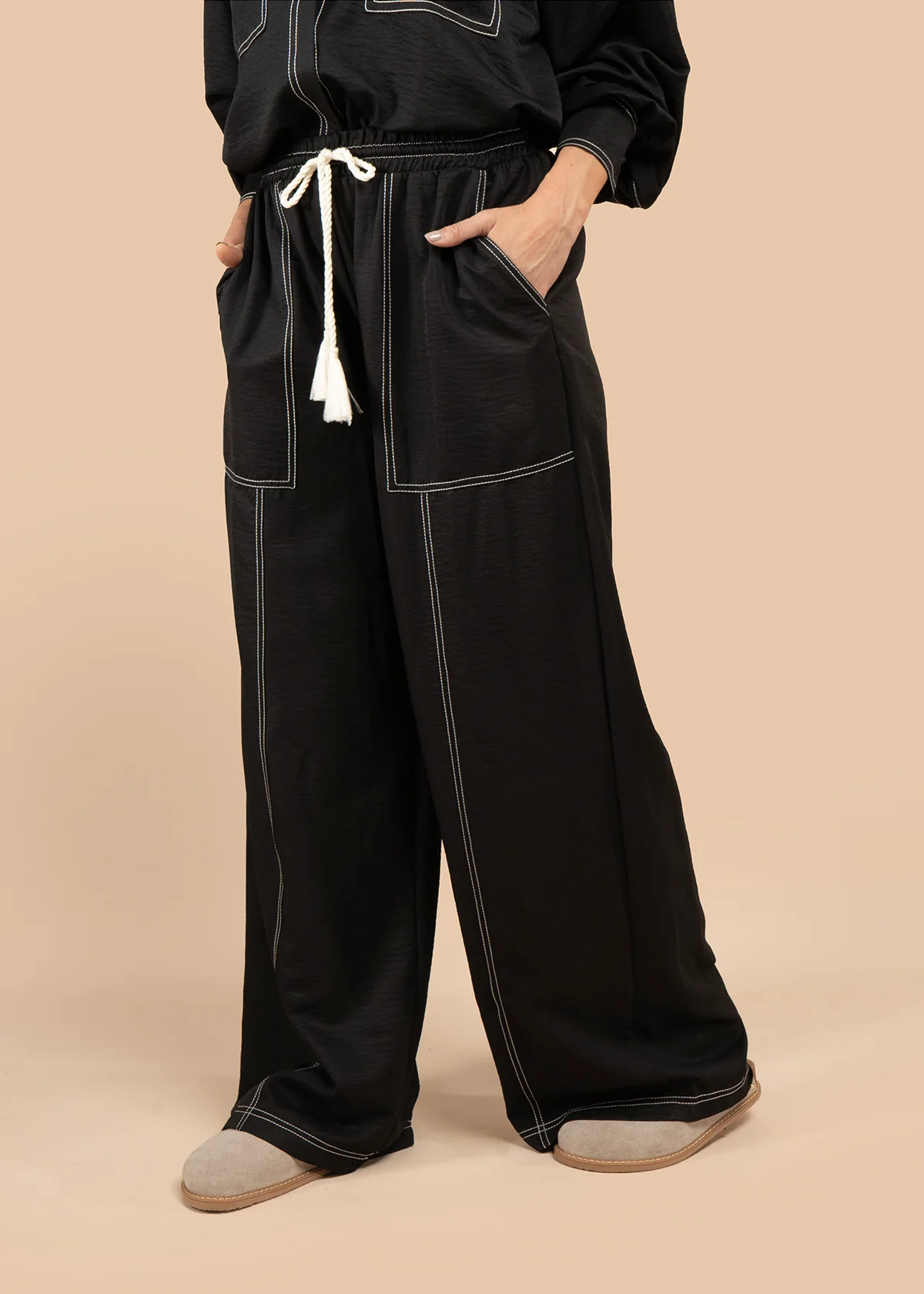 Pantalón color negro con cordón en cintura 105828 - Image 6
