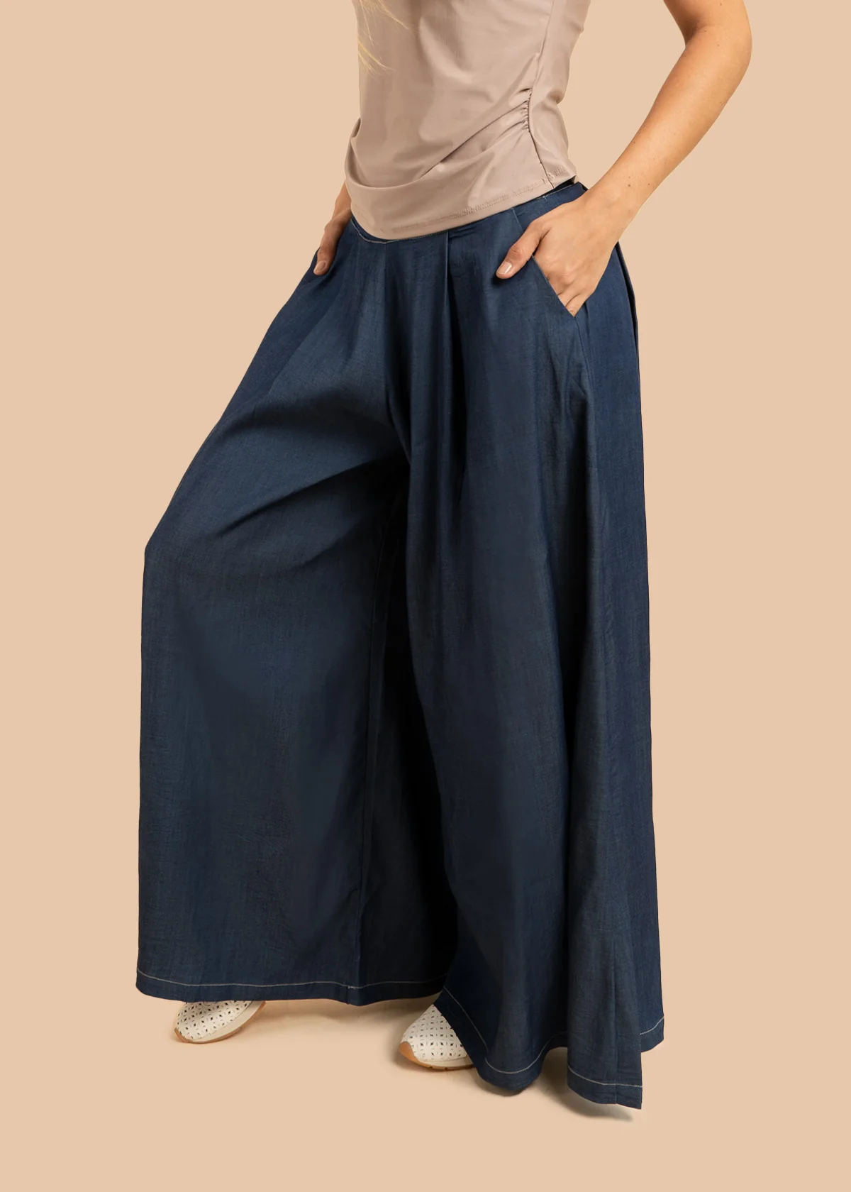 Pantalón tipo palazzo color azul 106349 - Image 2