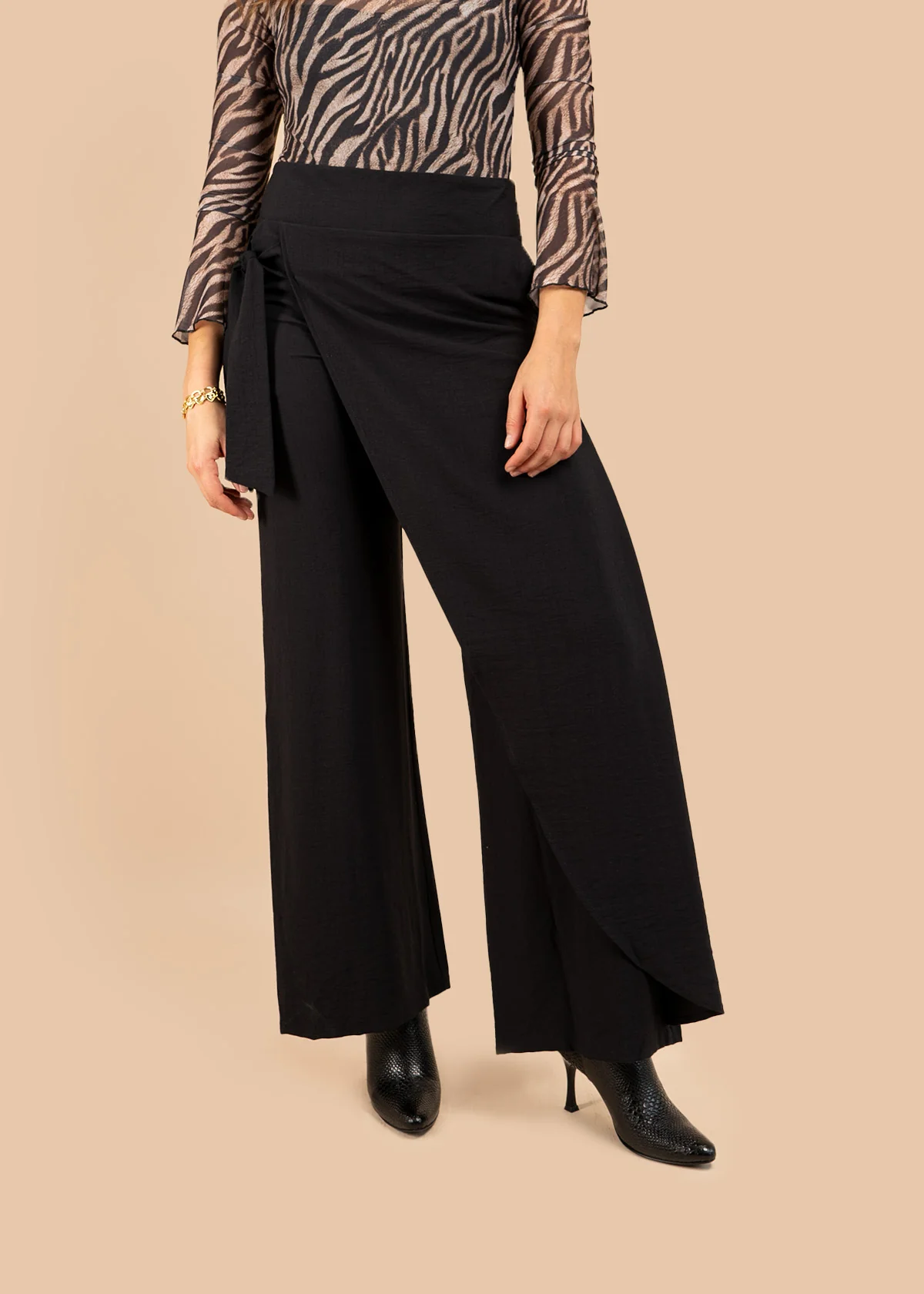 Pantalón color negro tipo pareo 106310