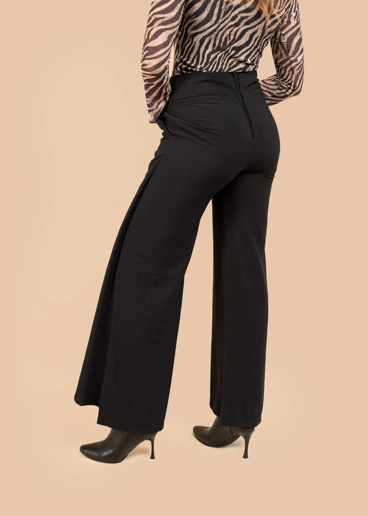 Pantalón color negro tipo pareo 106310 - Image 5