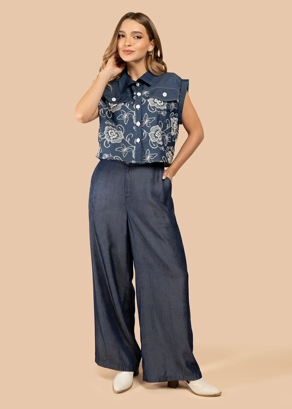 Pantalón color azul oscuro con bota ancha y tiro alto 105840 - Image 6